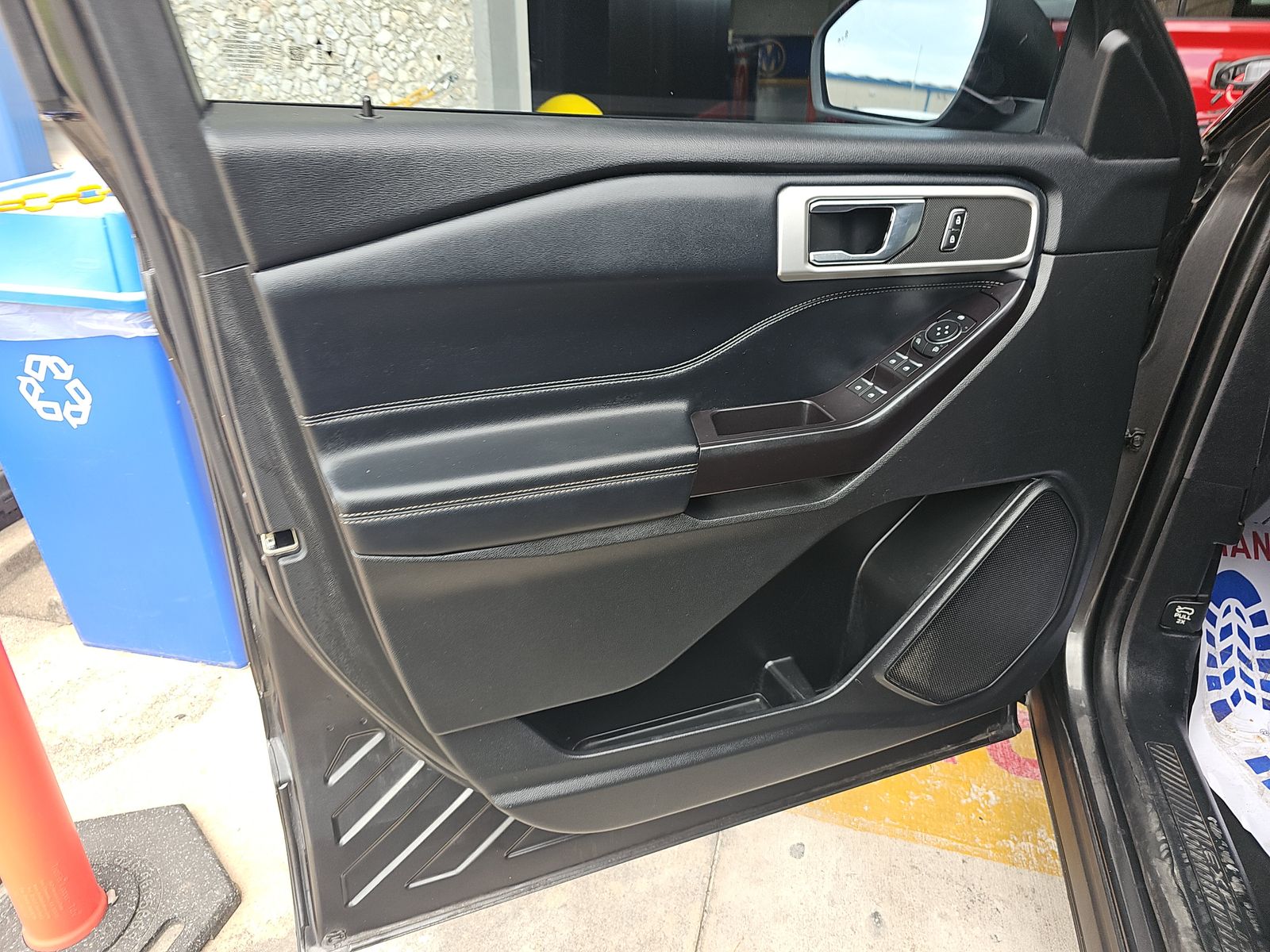 FORD EXPLORER - 10