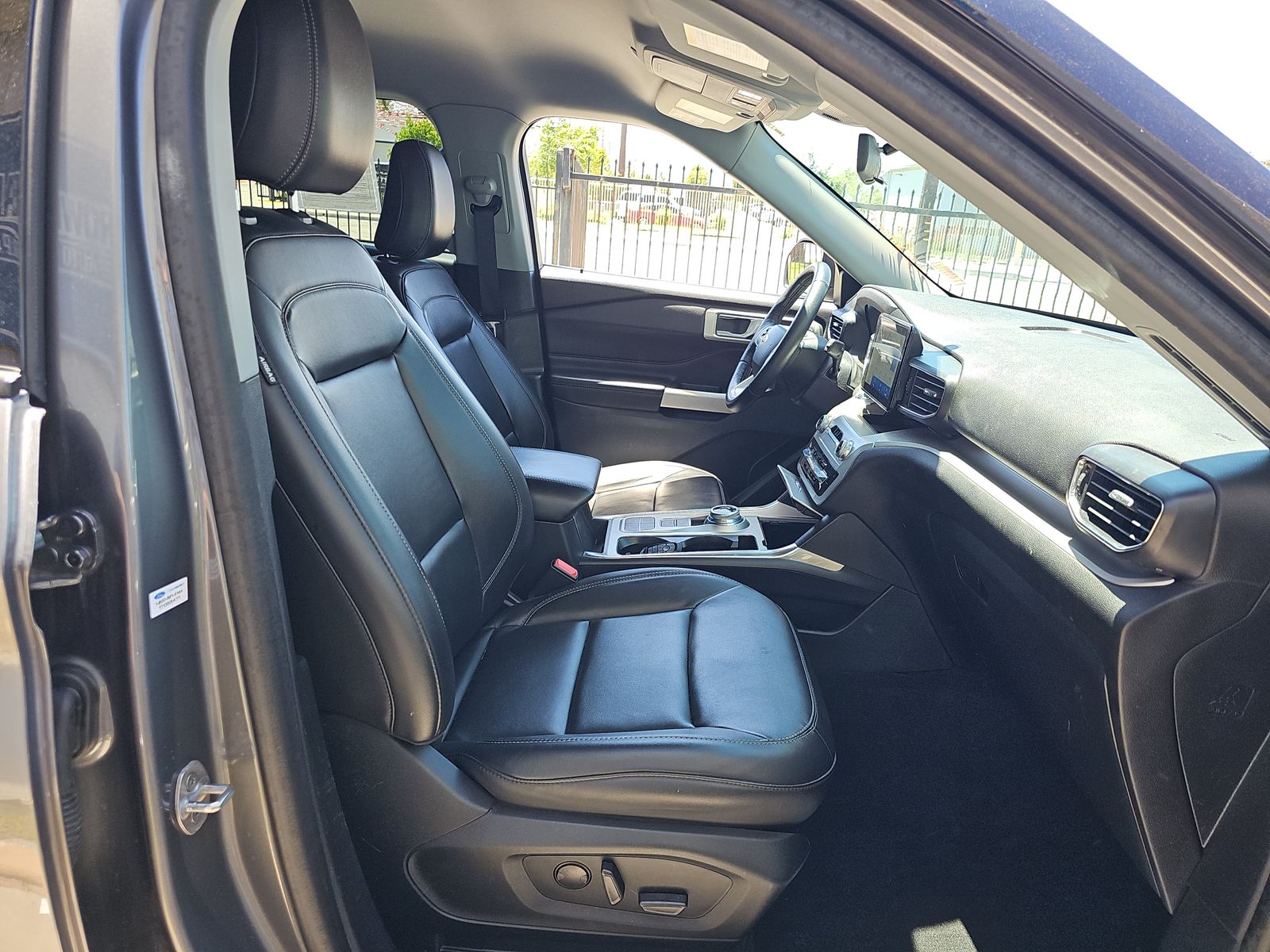 FORD EXPLORER - 9