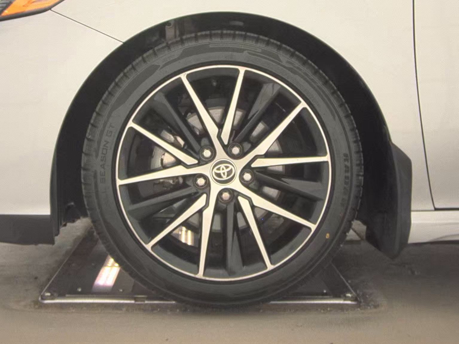 TOYOTA CAMRY - 10