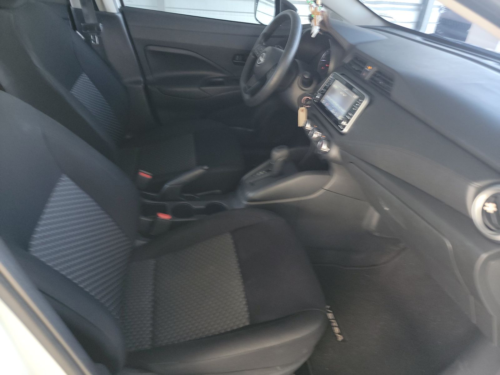 NISSAN VERSA - 9