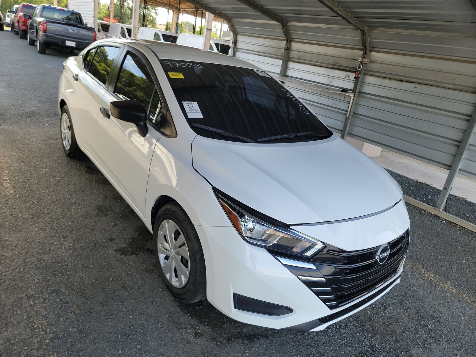 NISSAN VERSA - 4