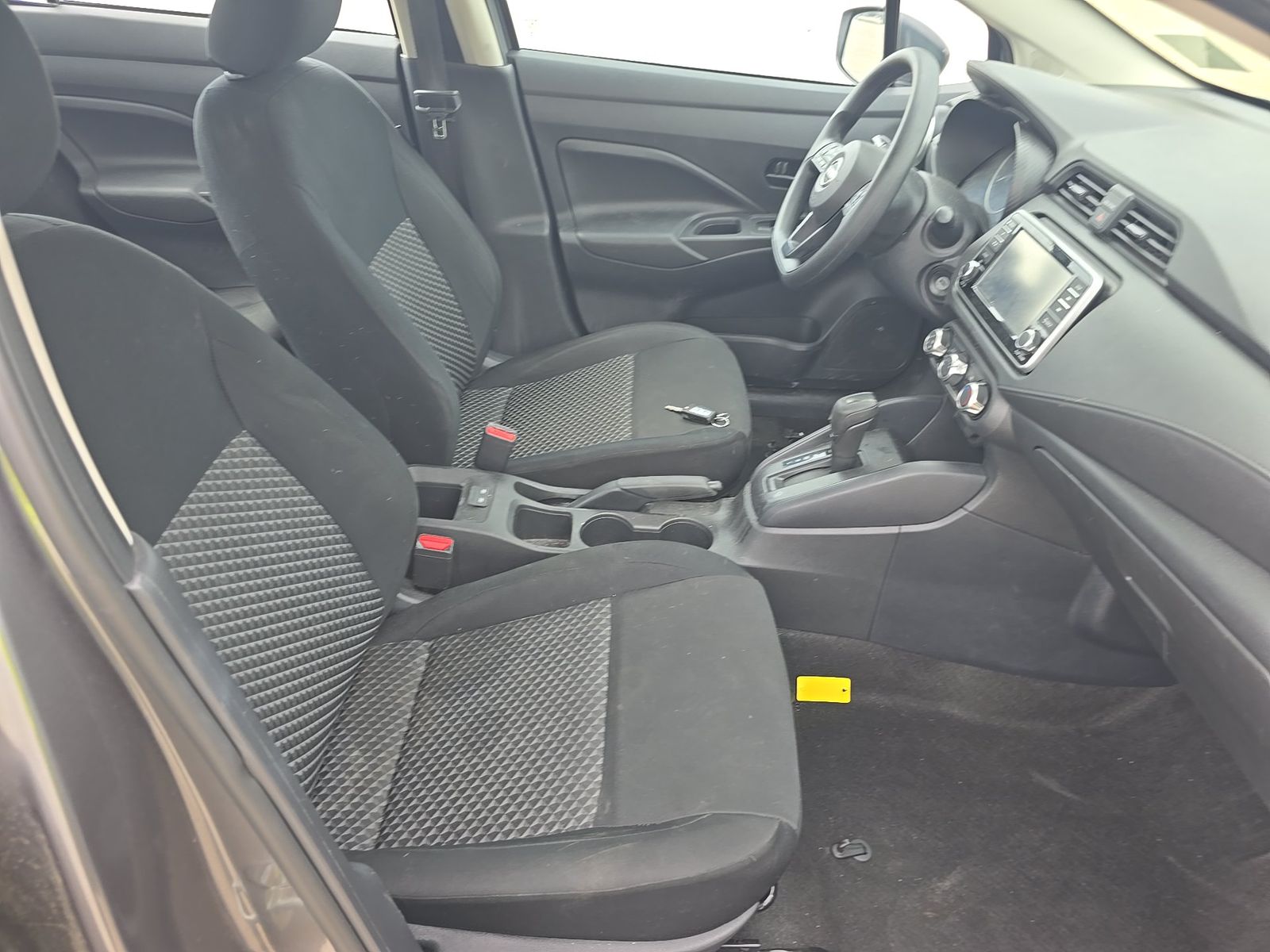 NISSAN VERSA - 9