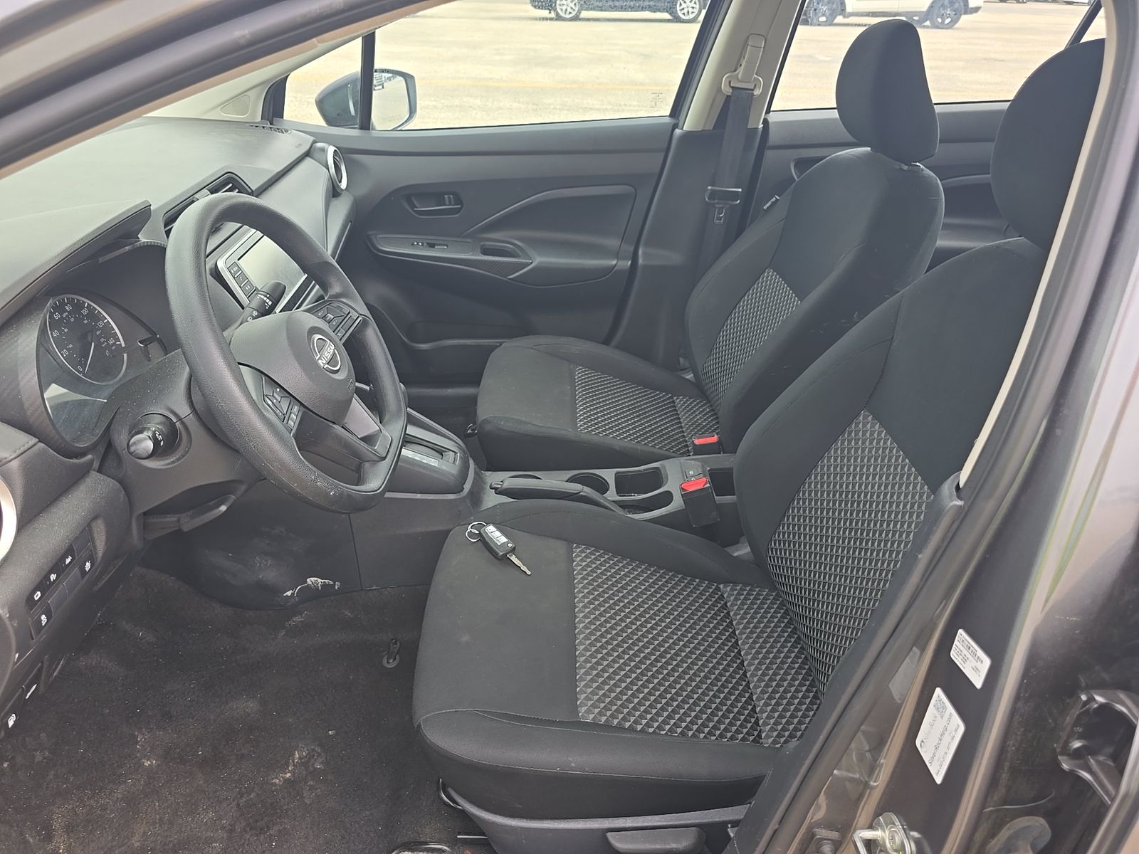 NISSAN VERSA - 8
