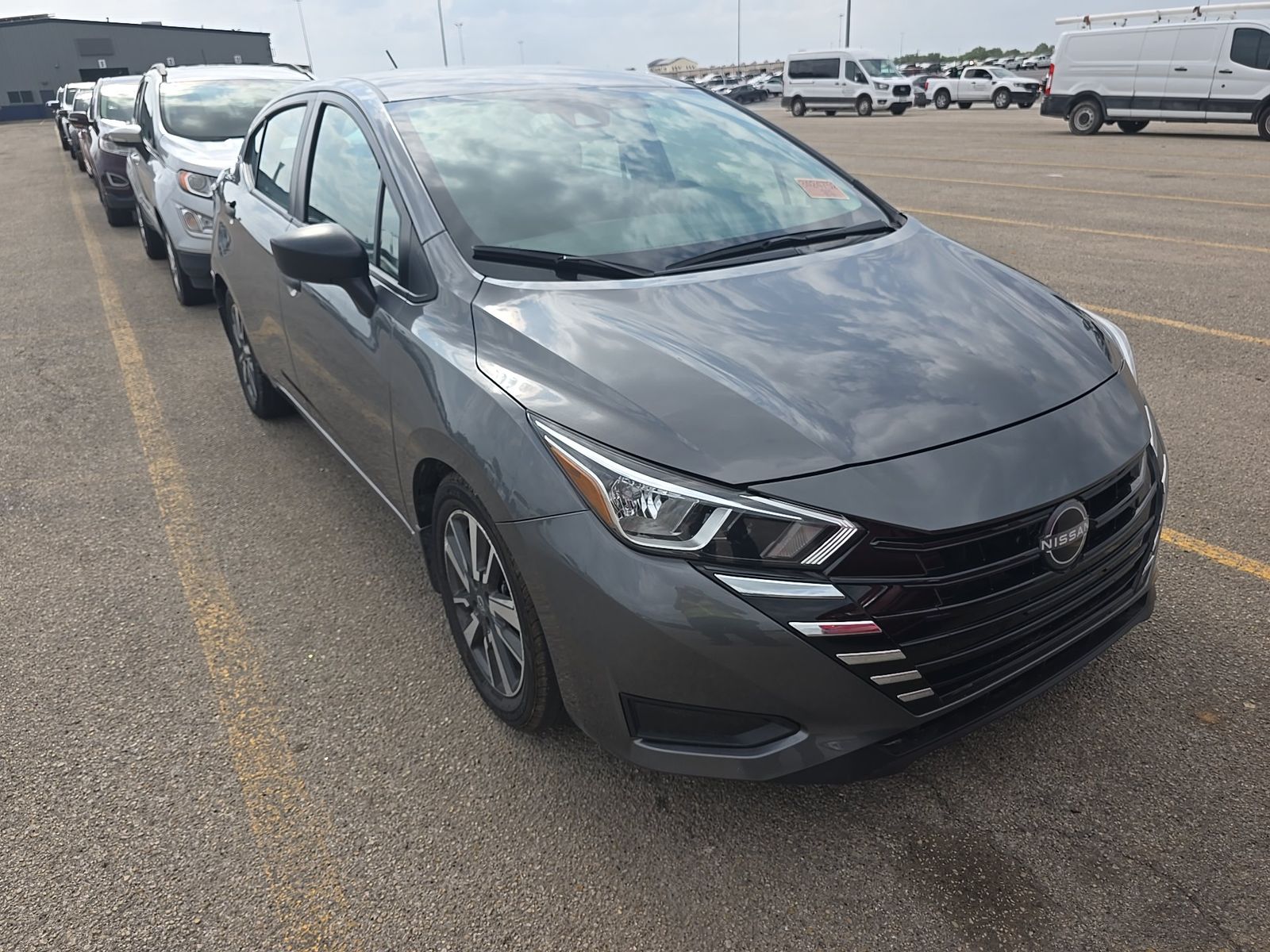 NISSAN VERSA - 4