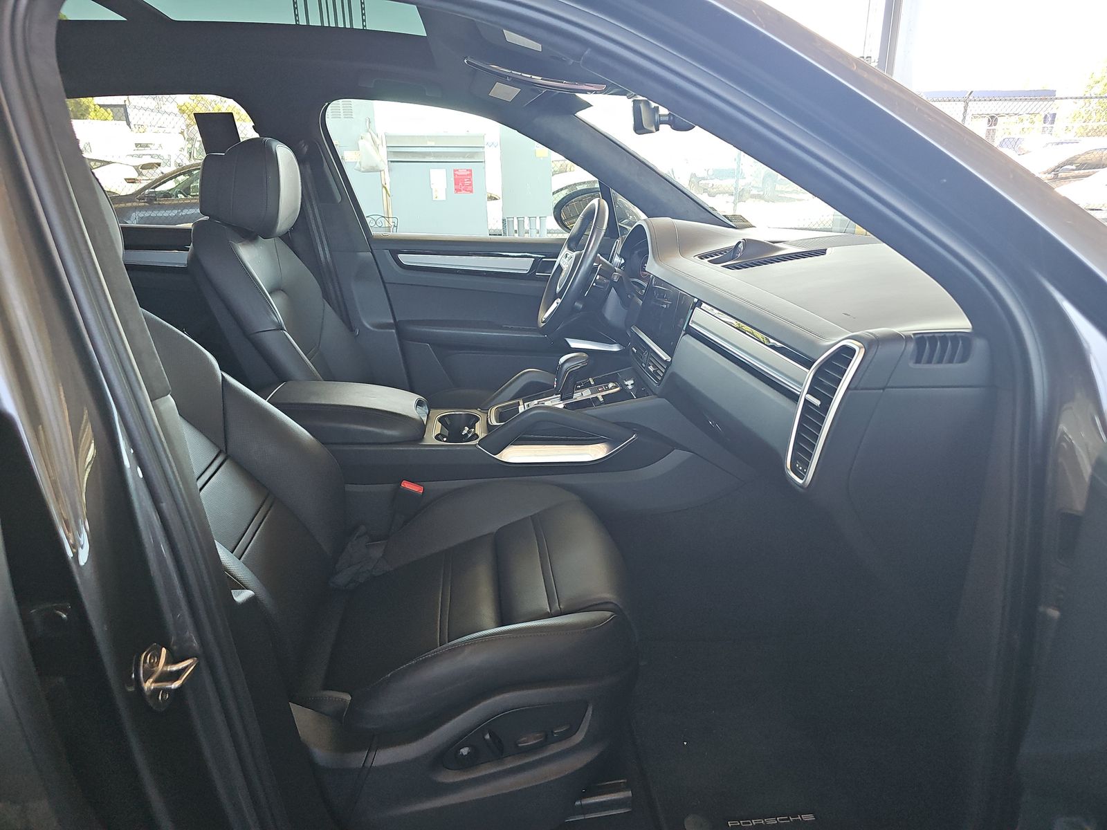 PORSCHE CAYENNE - 9