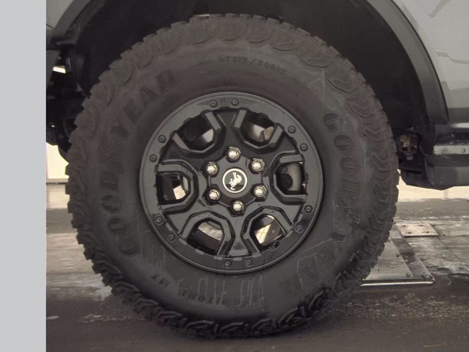 FORD BRONCO - 10