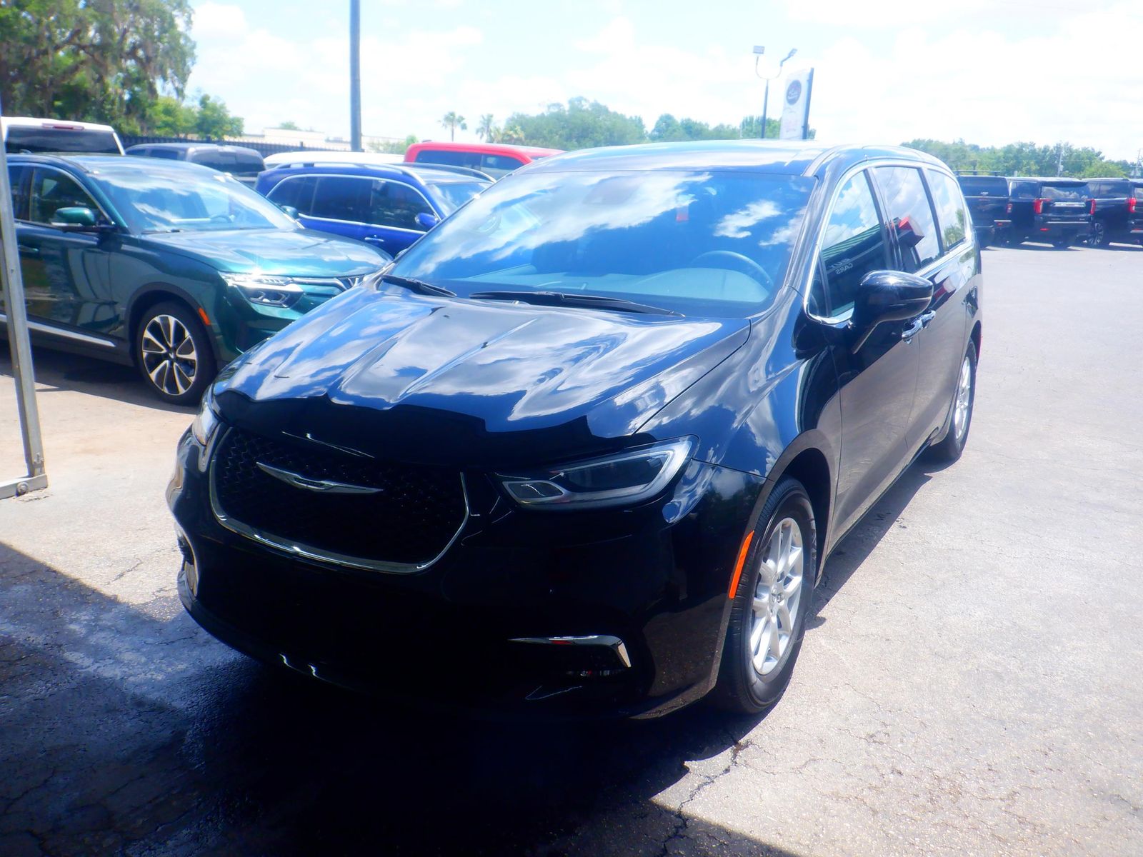 2025 Chrysler Pacifica Select FWD