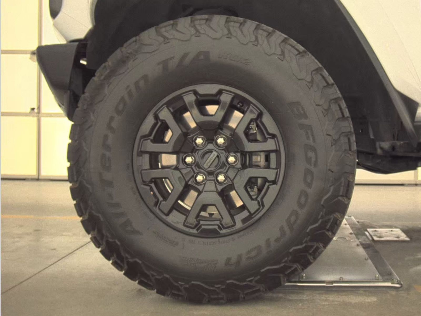 FORD BRONCO - 10