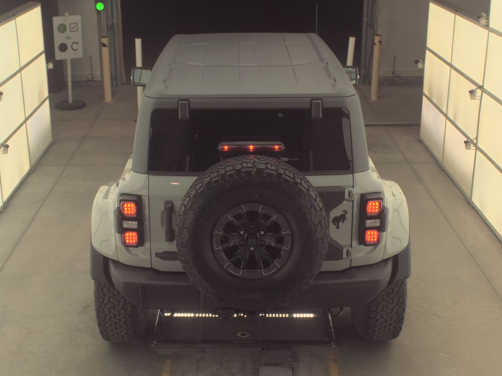 FORD BRONCO - 7