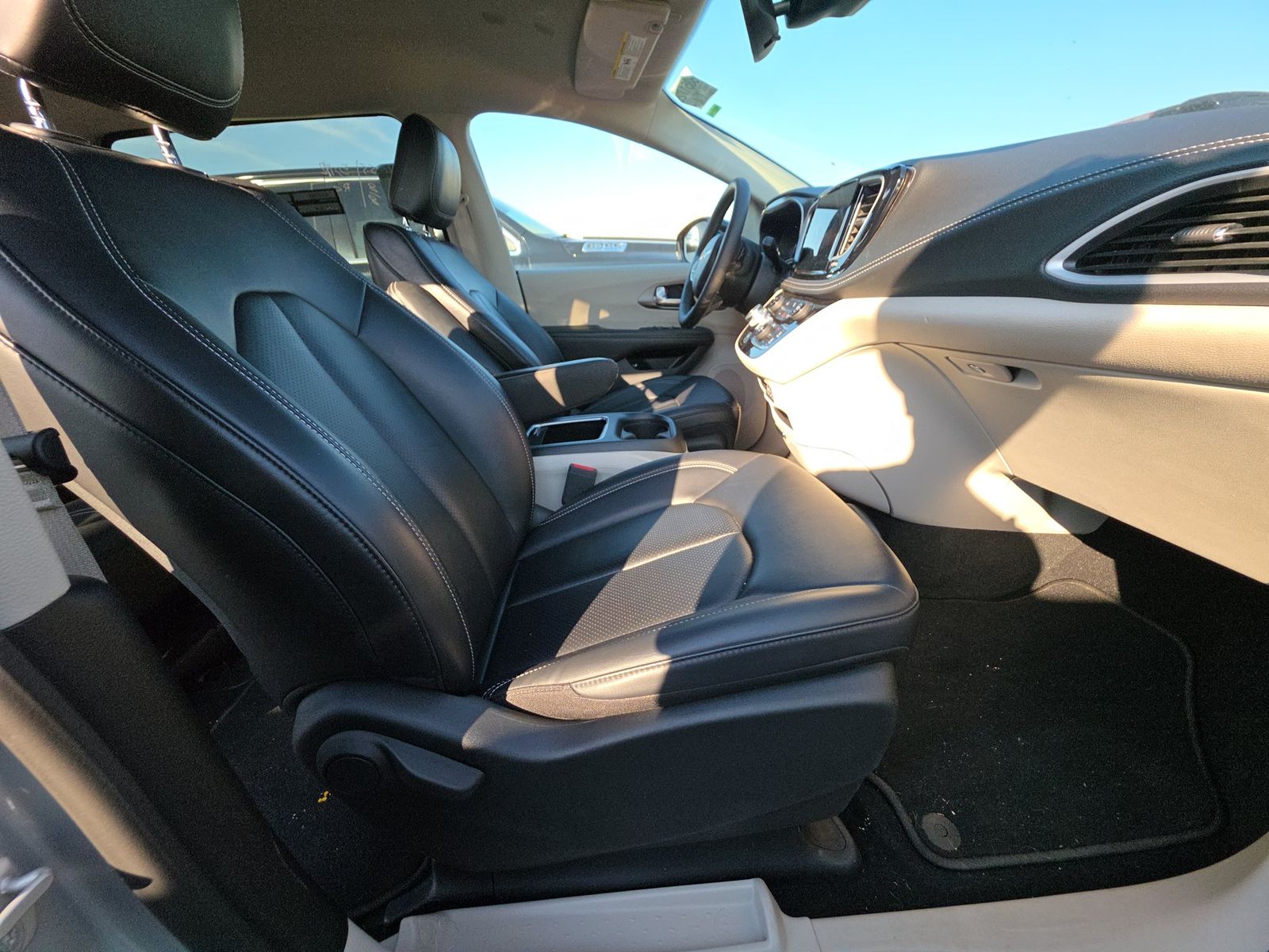 2024 Chrysler Pacifica Hybrid Select FWD