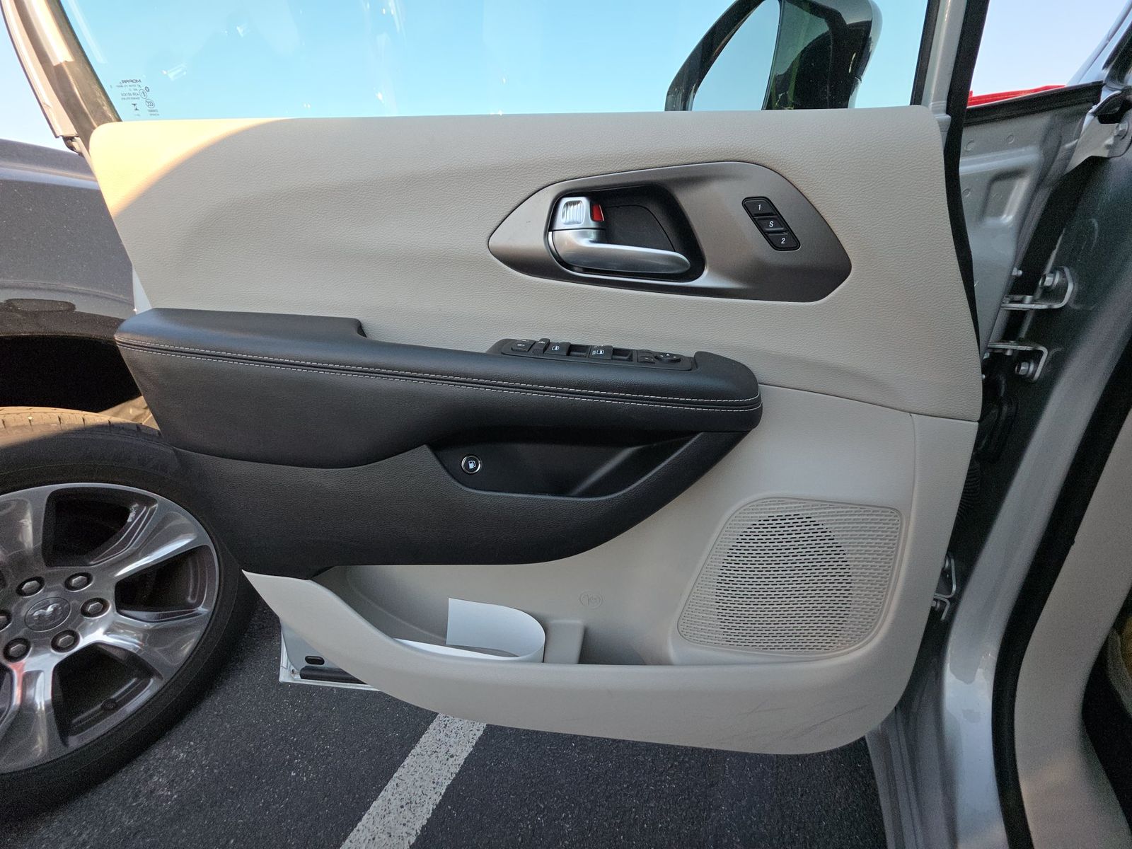 2024 Chrysler Pacifica Hybrid Select FWD