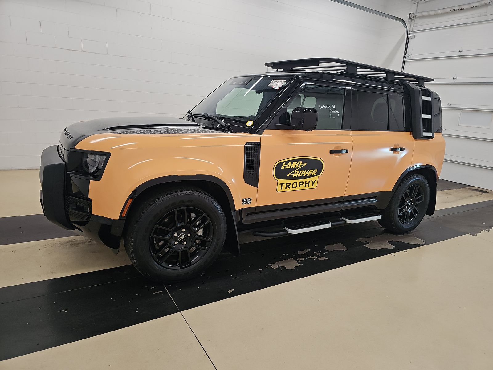2022 Land Rover Defender X-Dynamic SE's photo