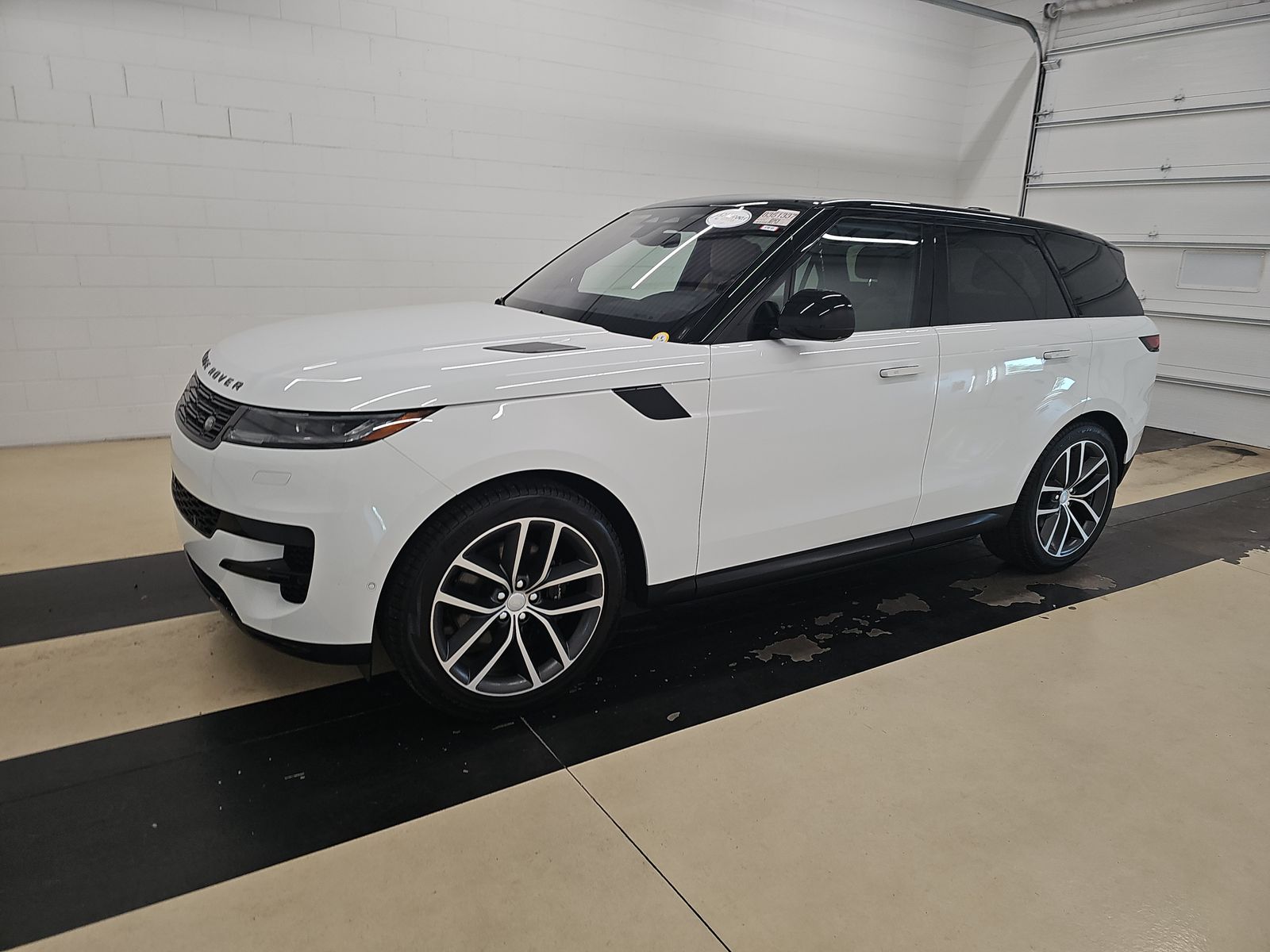 2023 Land Rover Range Rover Sport P360 SE MHEV's photo