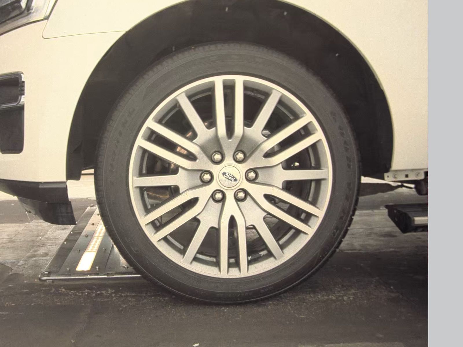 FORD EXPEDITION - 10