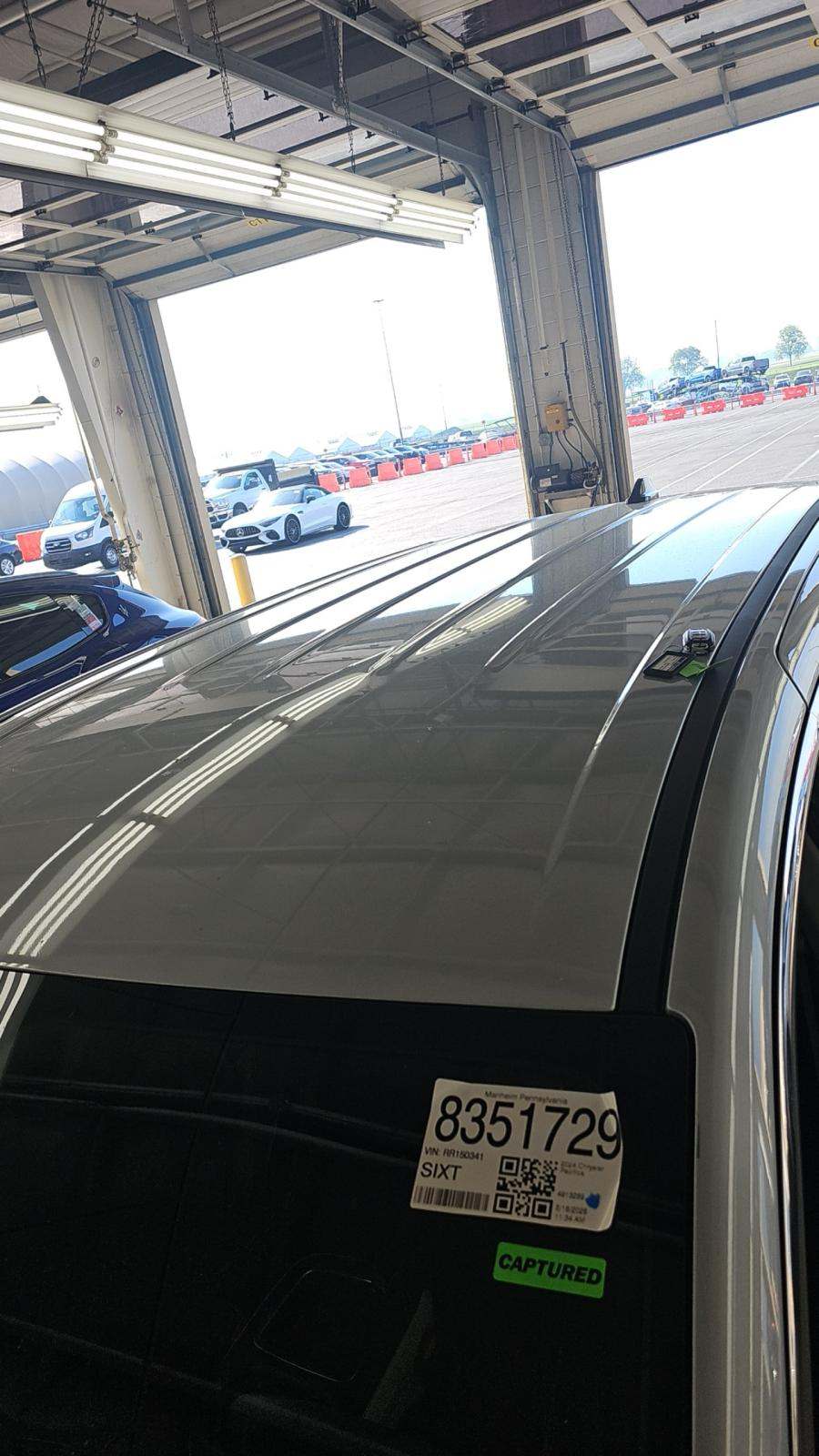 2024 Chrysler Pacifica Hybrid Select FWD