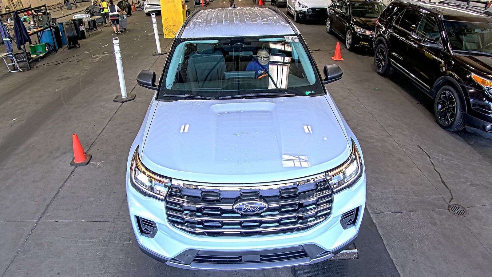 FORD EXPLORER - 3