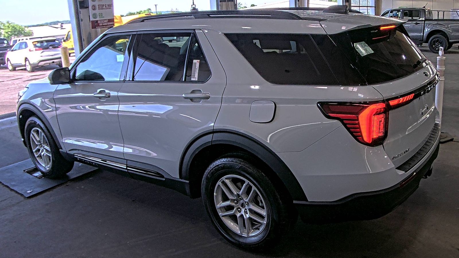 FORD EXPLORER - 7