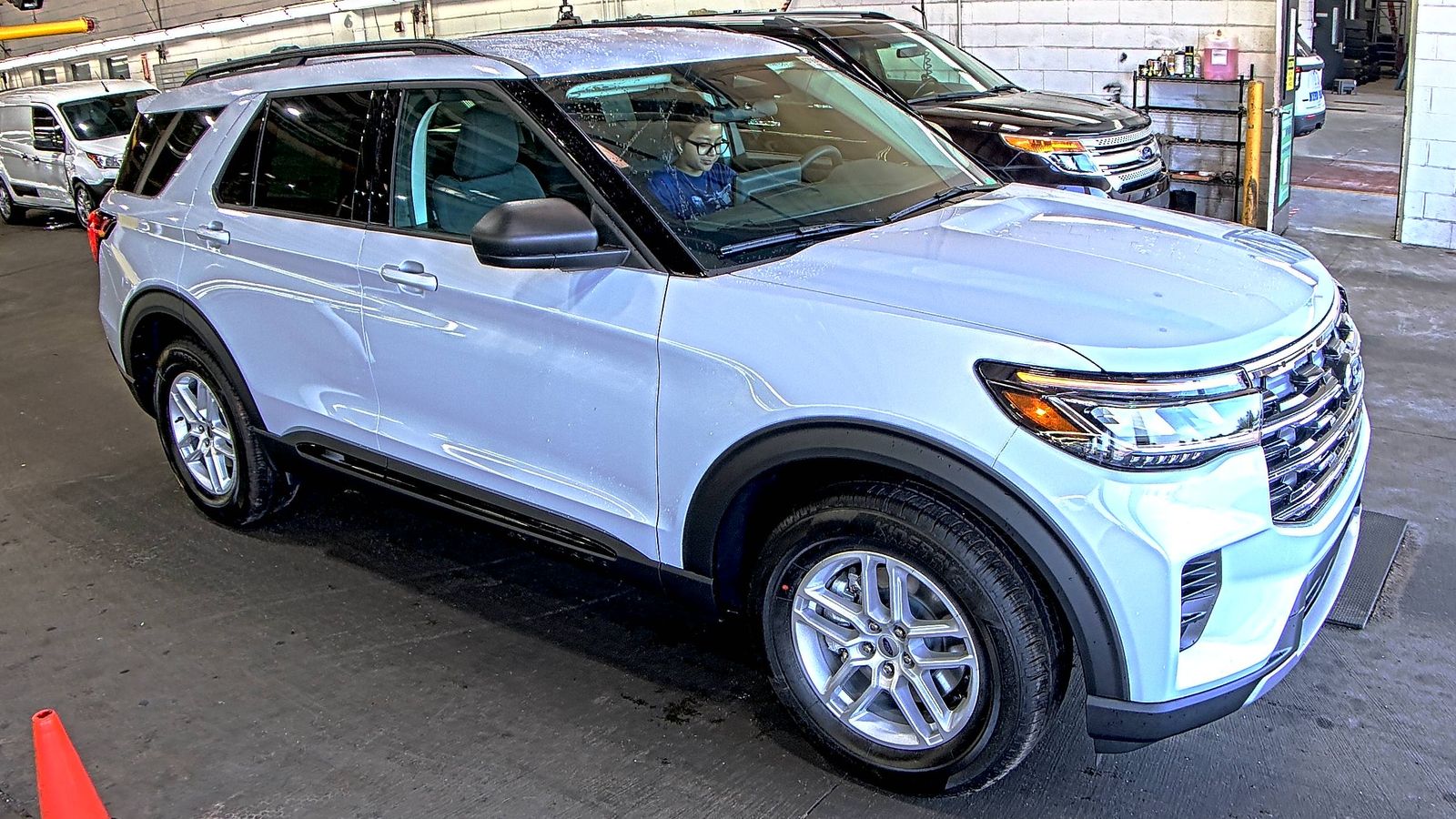 FORD EXPLORER - 4