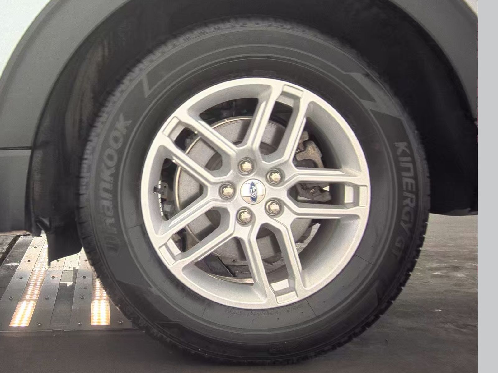 2025 Ford Explorer Active AWD