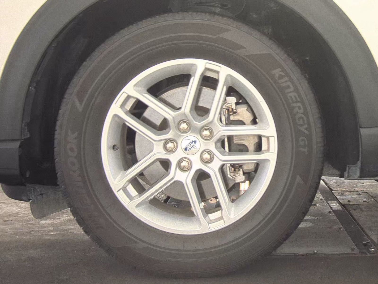 FORD EXPLORER - 10