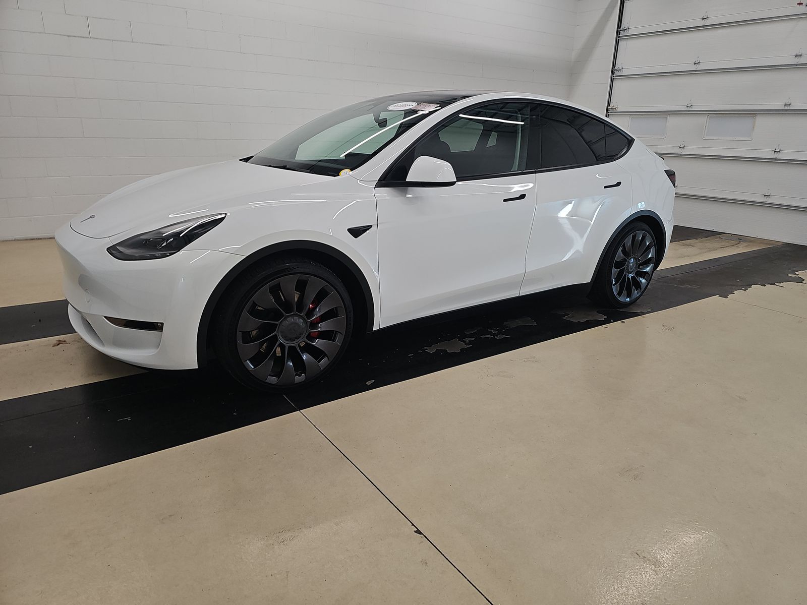 2023 Tesla Model Y Performance Dual Motor All-Wheel Drive's photo