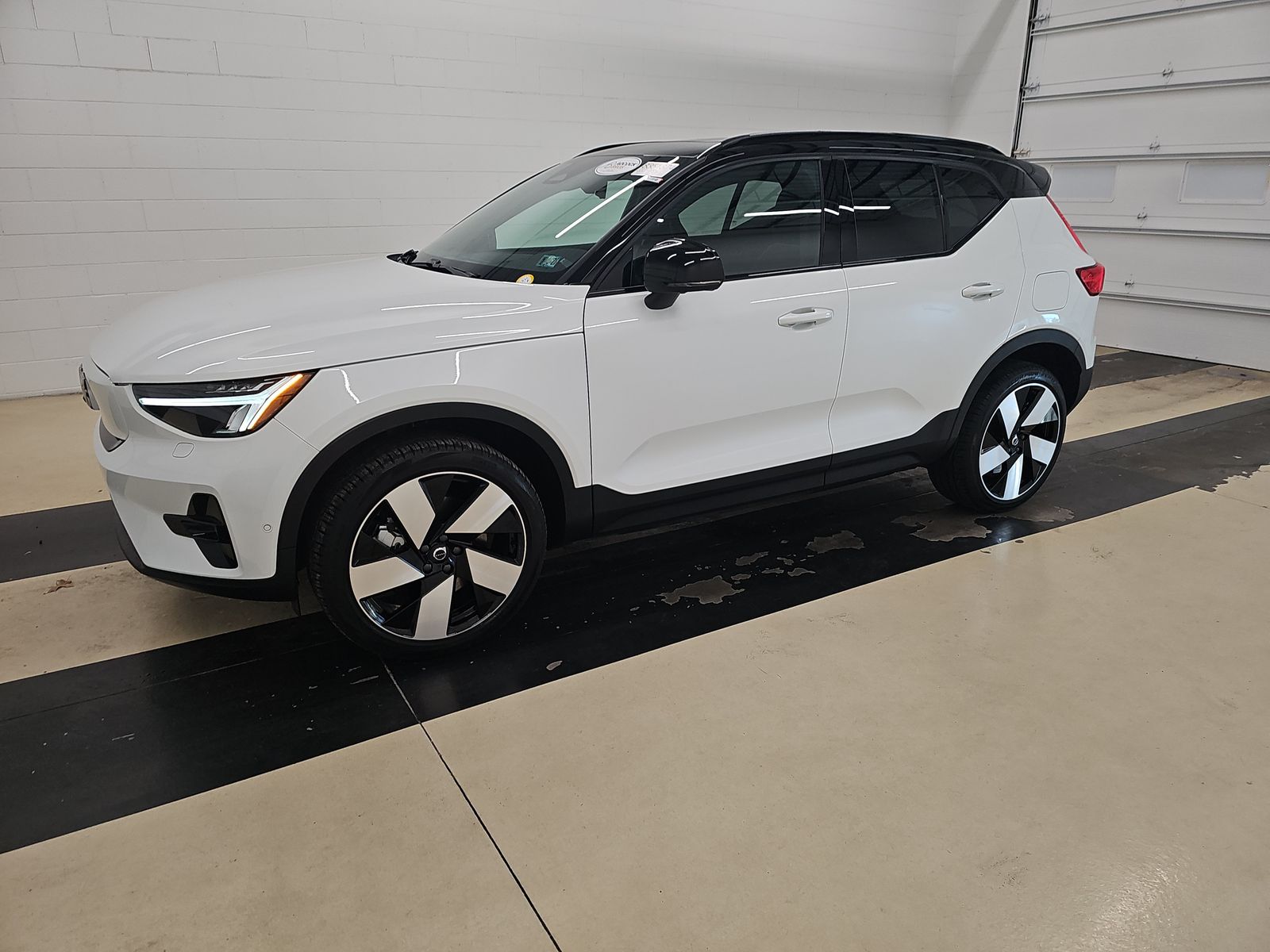 2023 Volvo XC40 P8 Recharge Ultimate AWD's photo