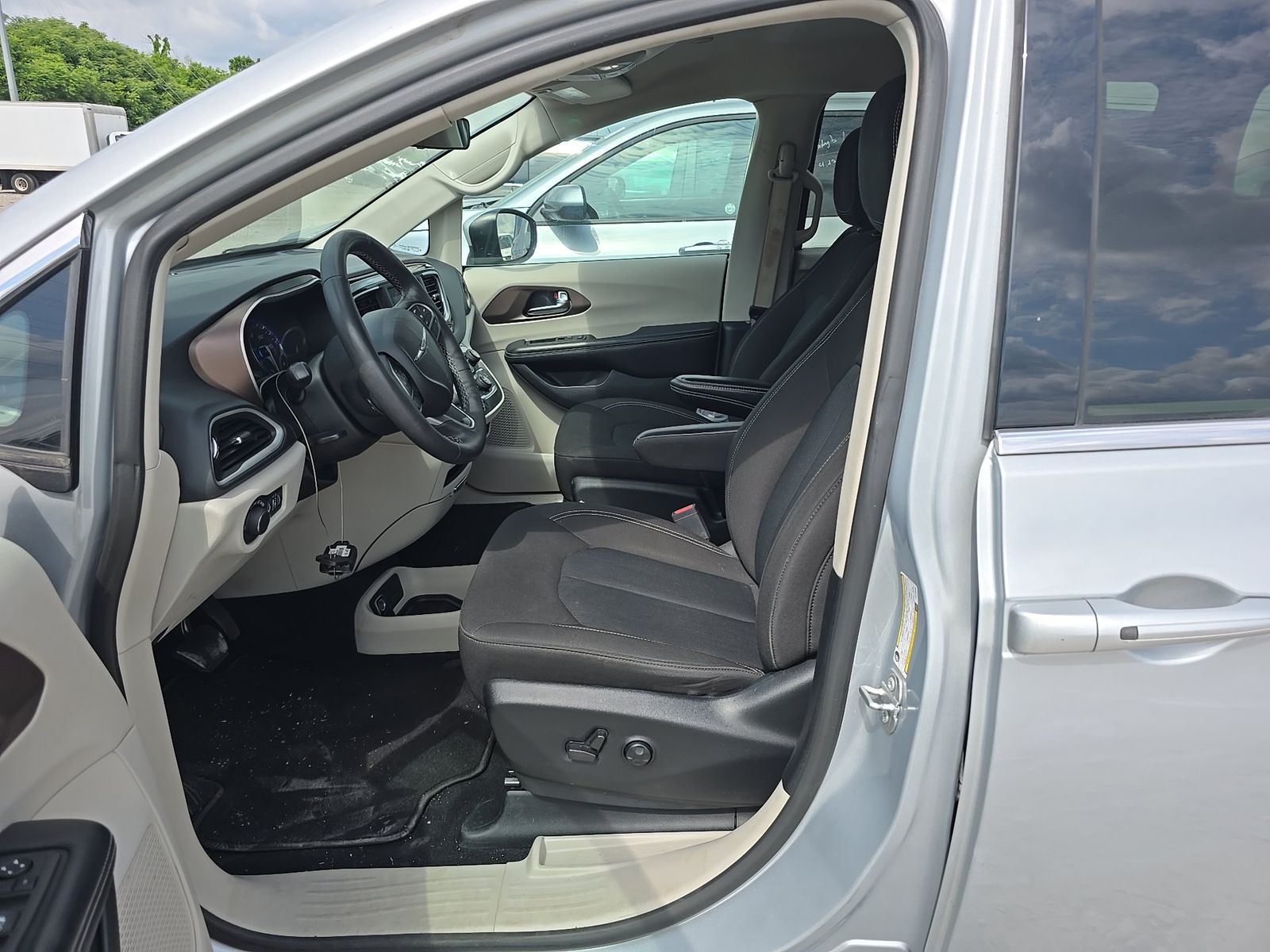 CHRYSLER VOYAGER - 8