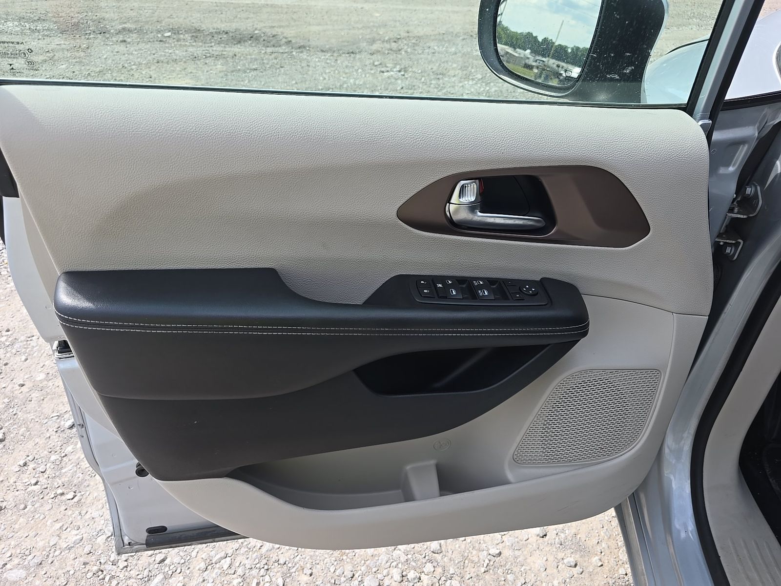 CHRYSLER VOYAGER - 10