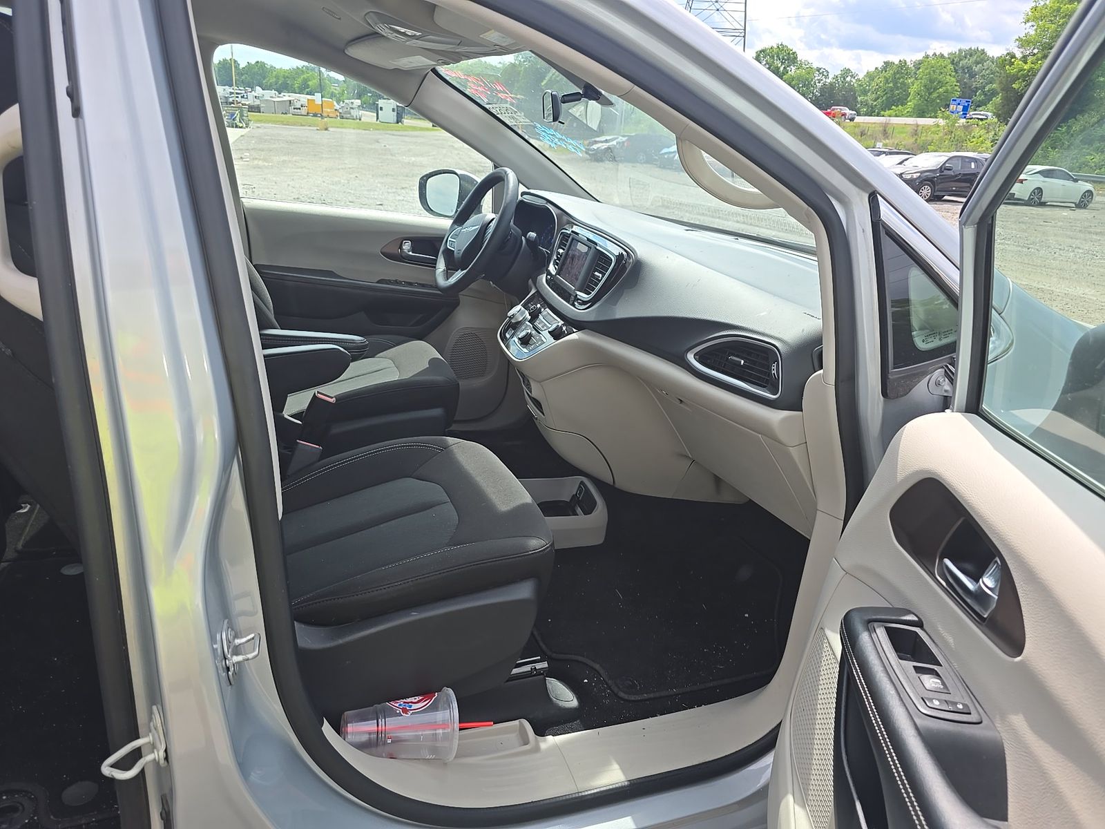 CHRYSLER VOYAGER - 9