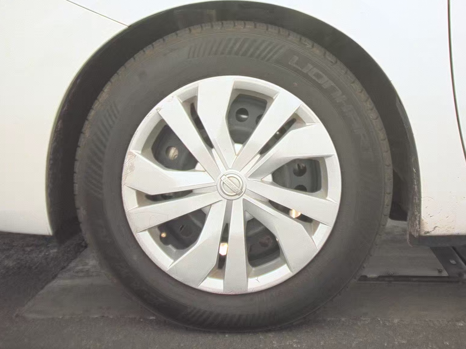 NISSAN VERSA - 10