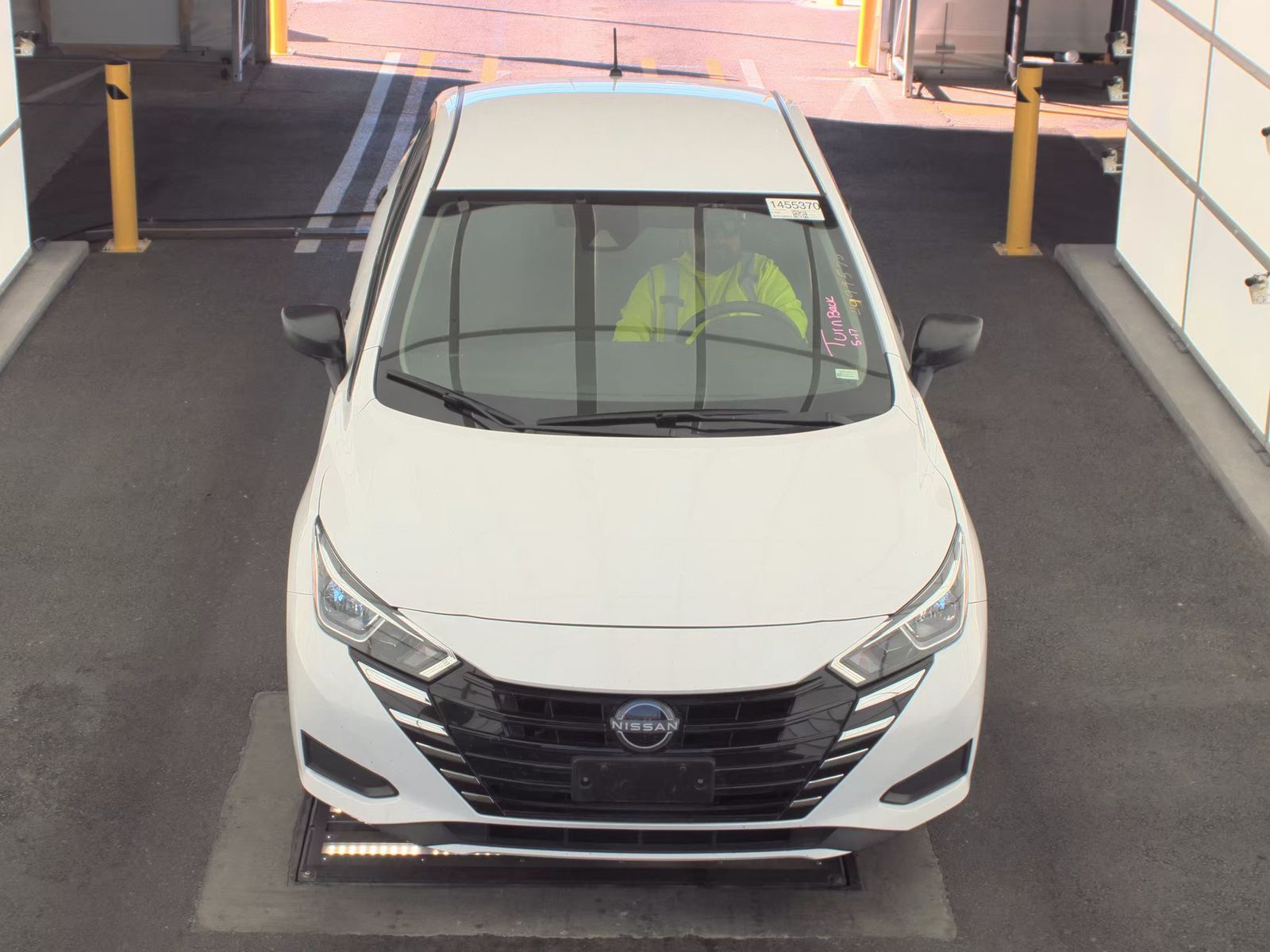 NISSAN VERSA - 3