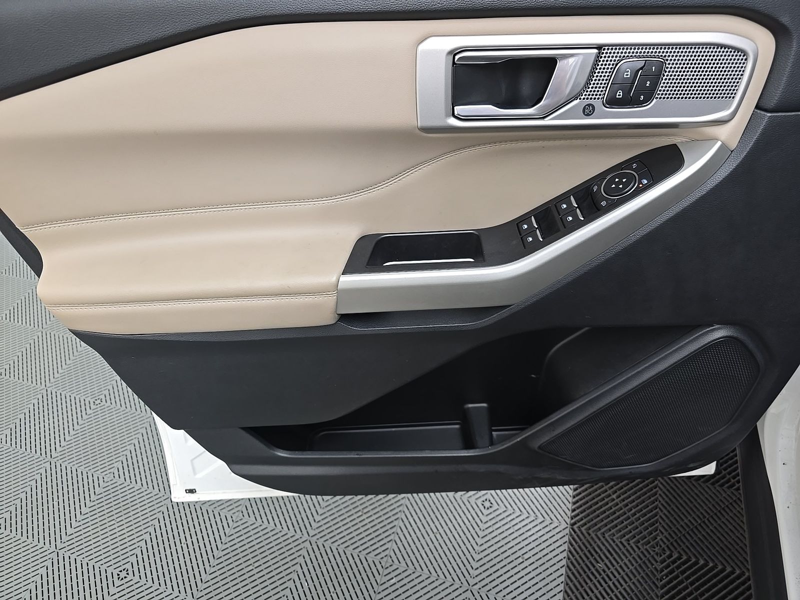 FORD EXPLORER - 10