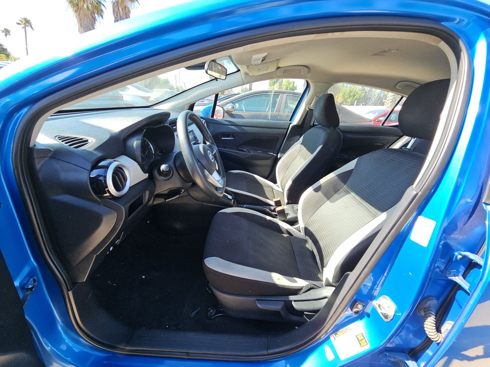 NISSAN VERSA - 8