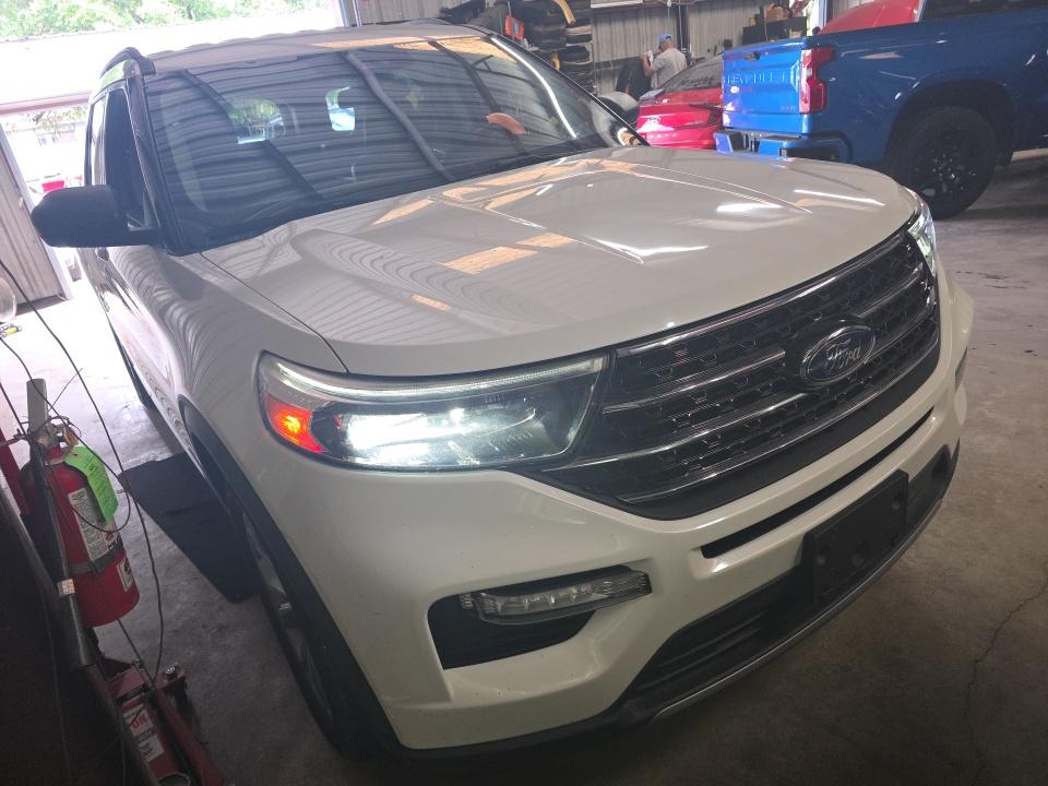 FORD EXPLORER - 4