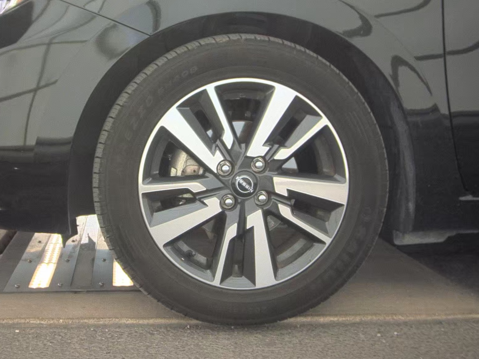 NISSAN VERSA - 10
