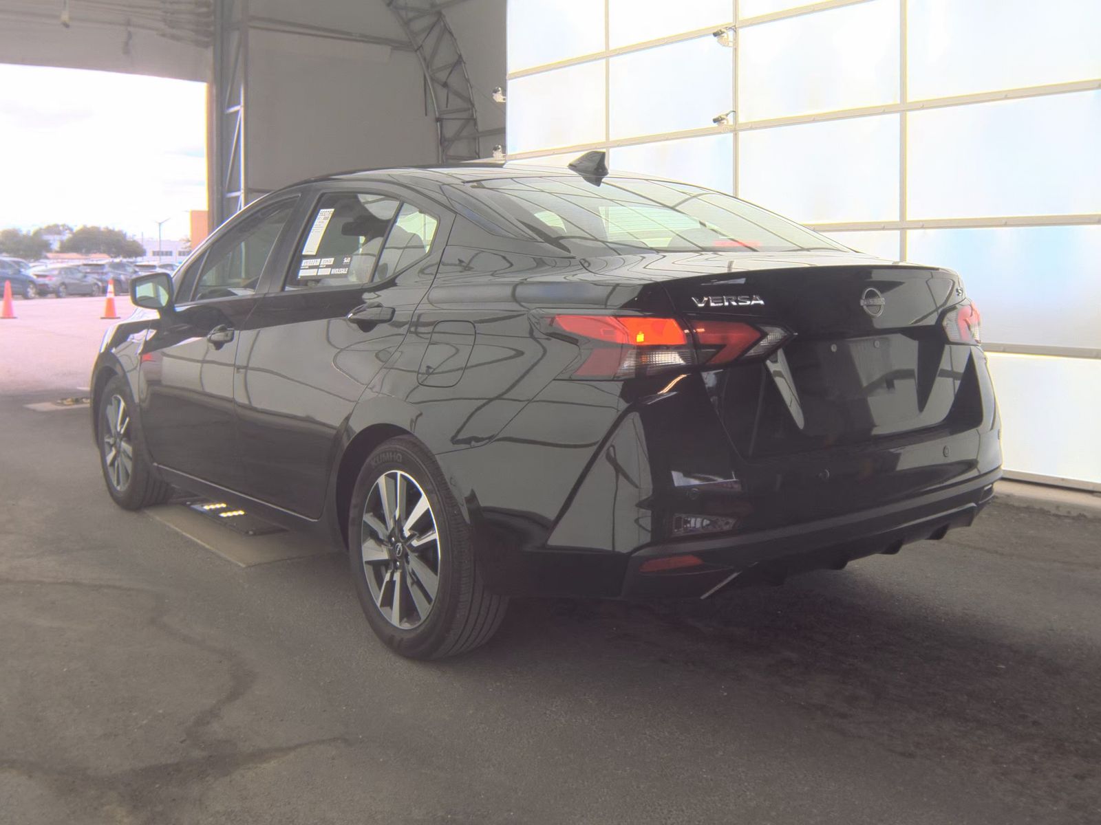 NISSAN VERSA - 9