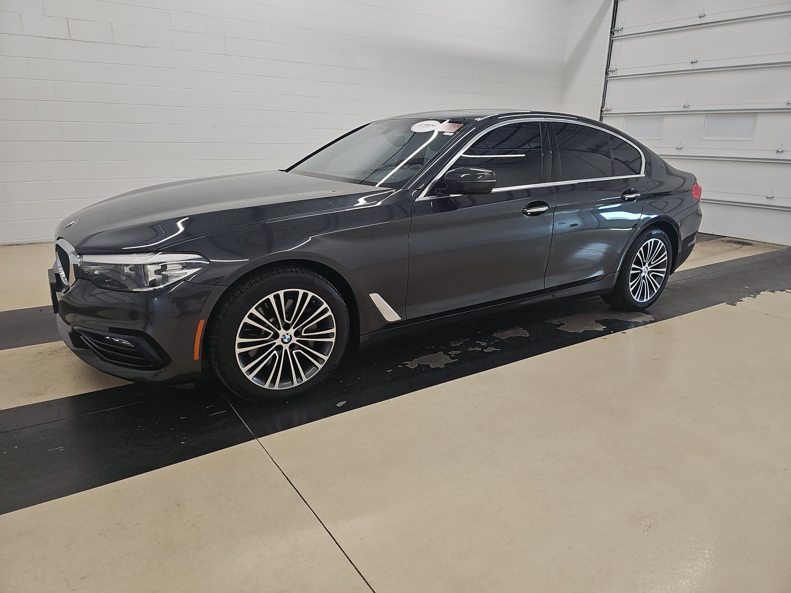 2018 BMW 5 Series 530i xDrive Sedan's photo