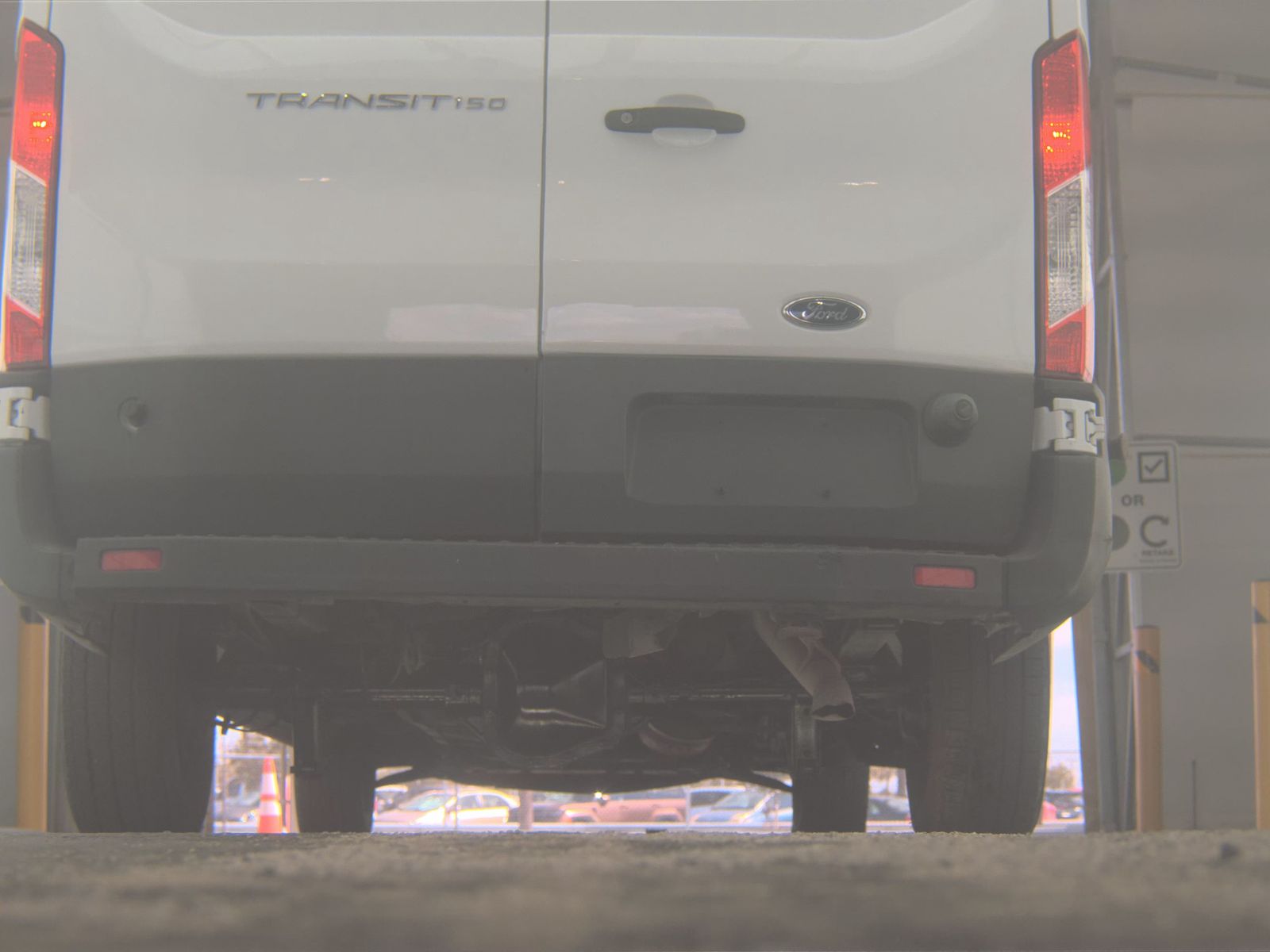 FORD TRANSIT 150 - 8