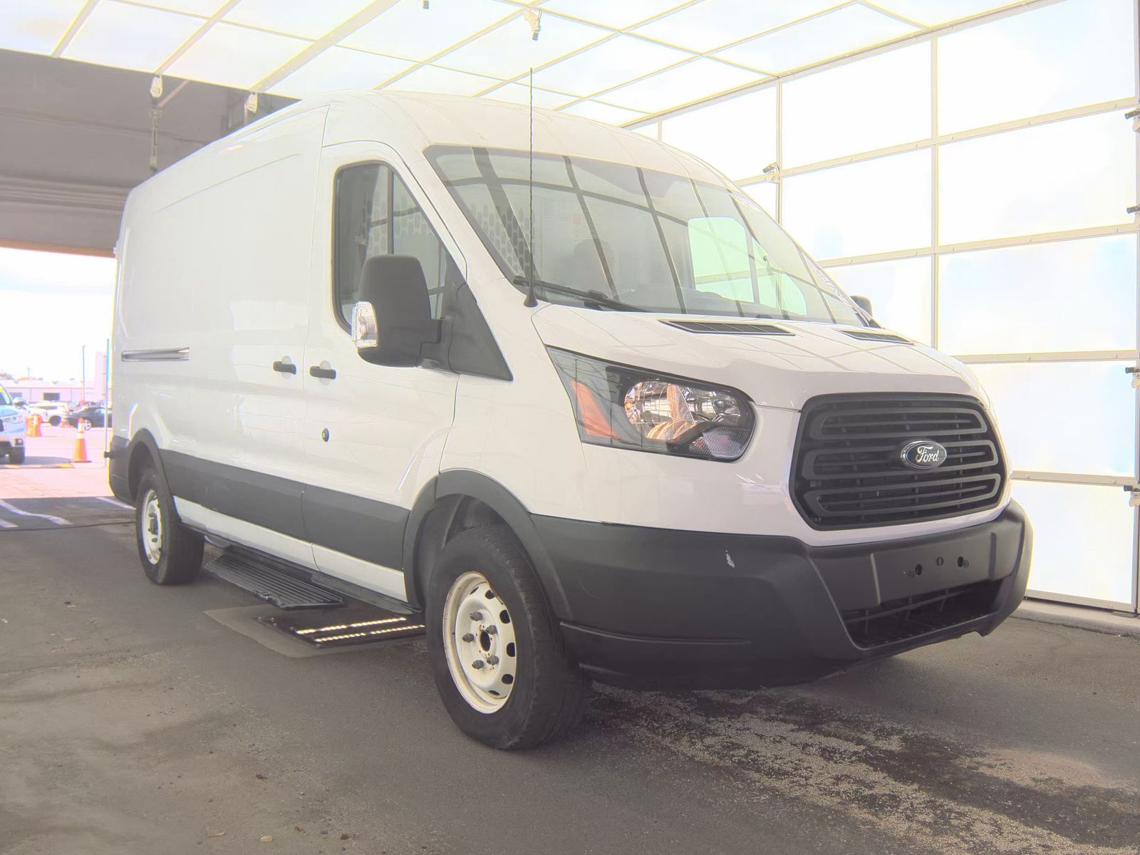 FORD TRANSIT 150 - 5