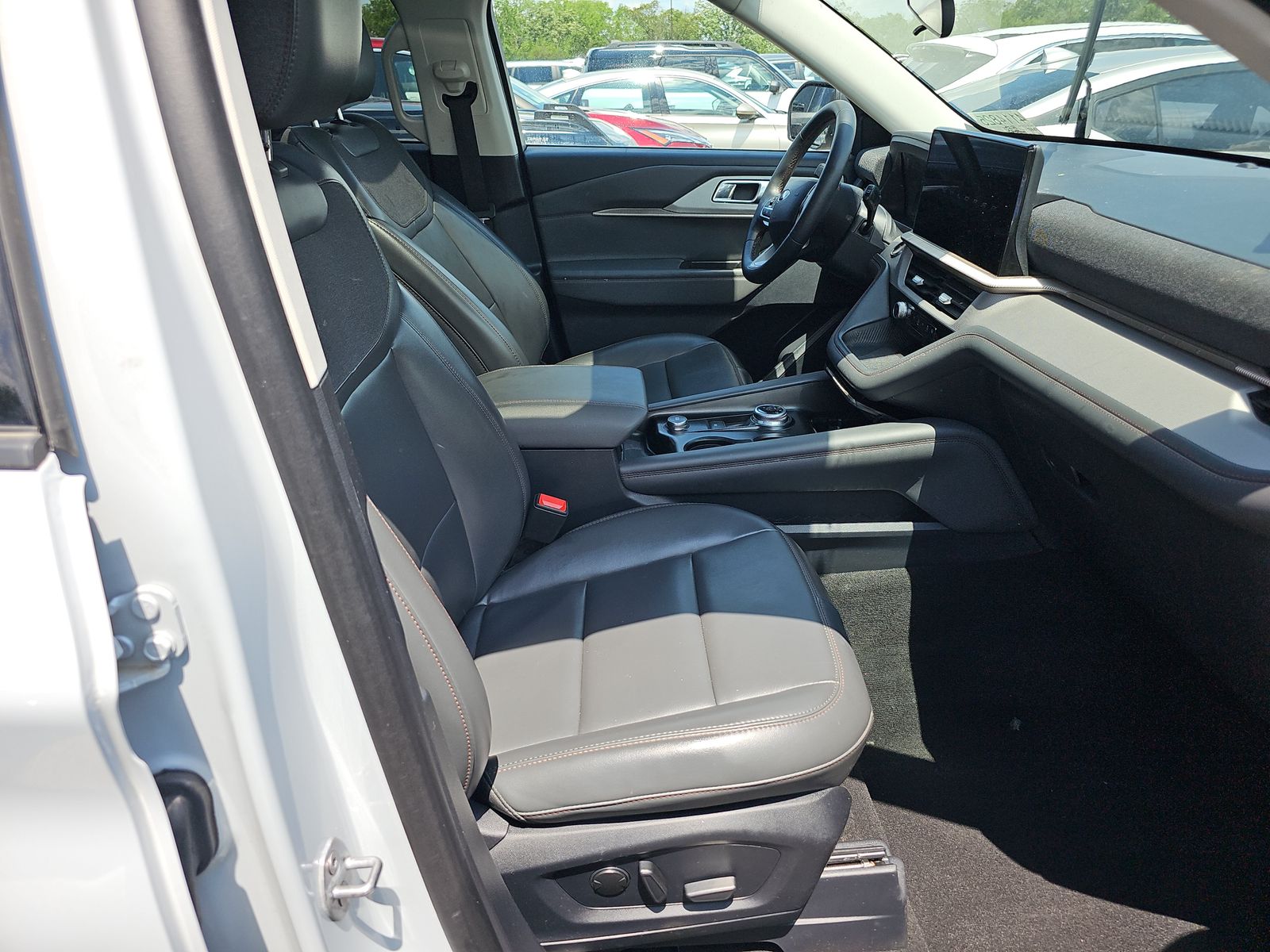 2025 Ford Explorer Active AWD