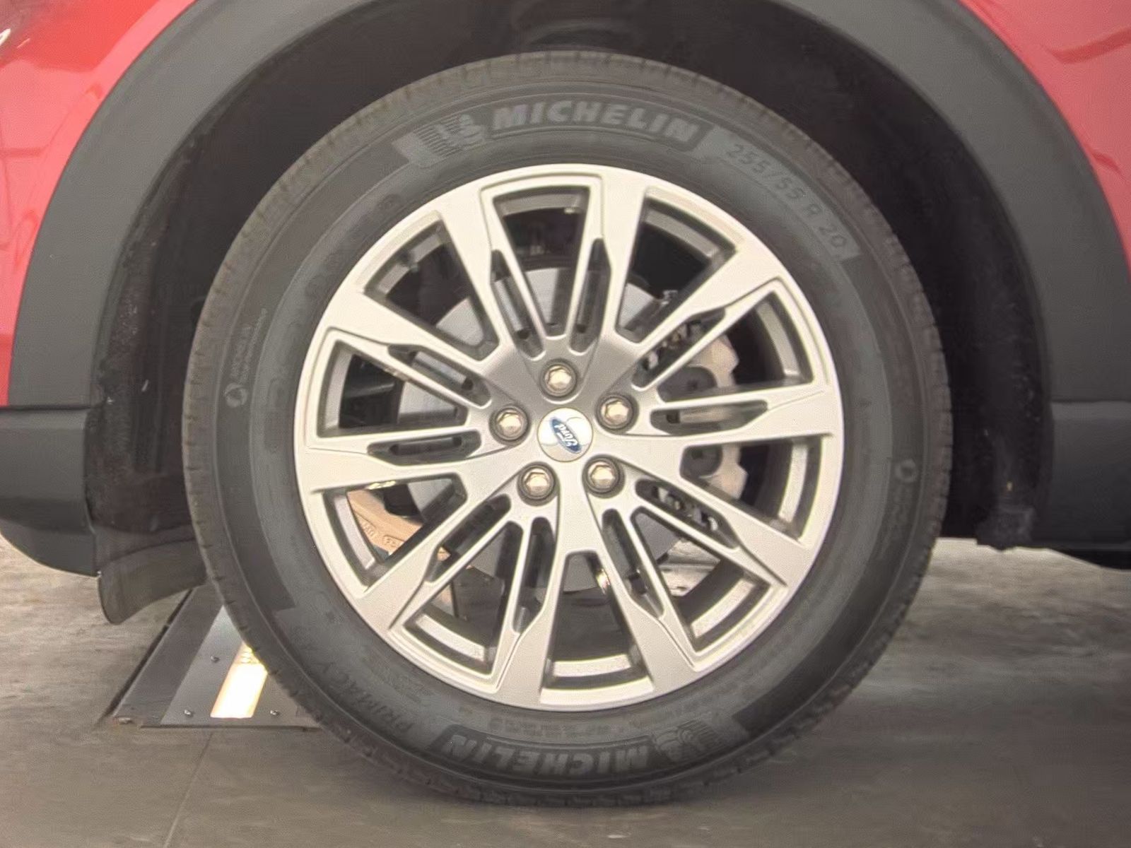 FORD EXPLORER - 10