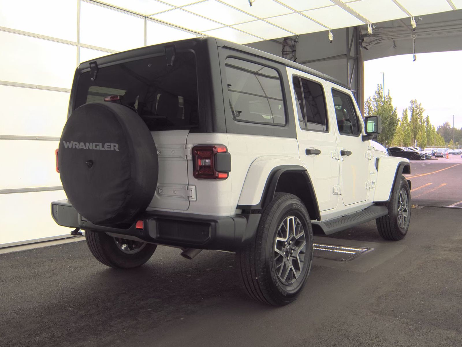 2024 Jeep Wrangler Sahara AWD