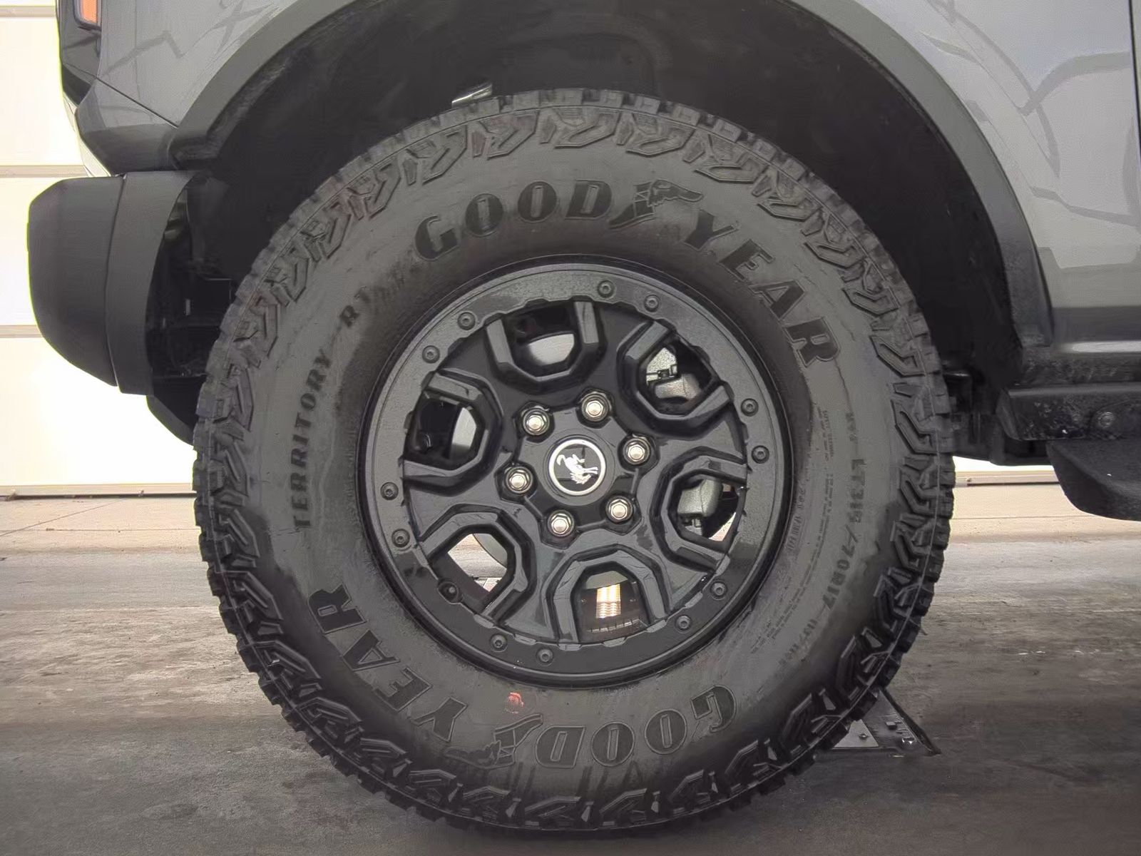 FORD BRONCO - 10
