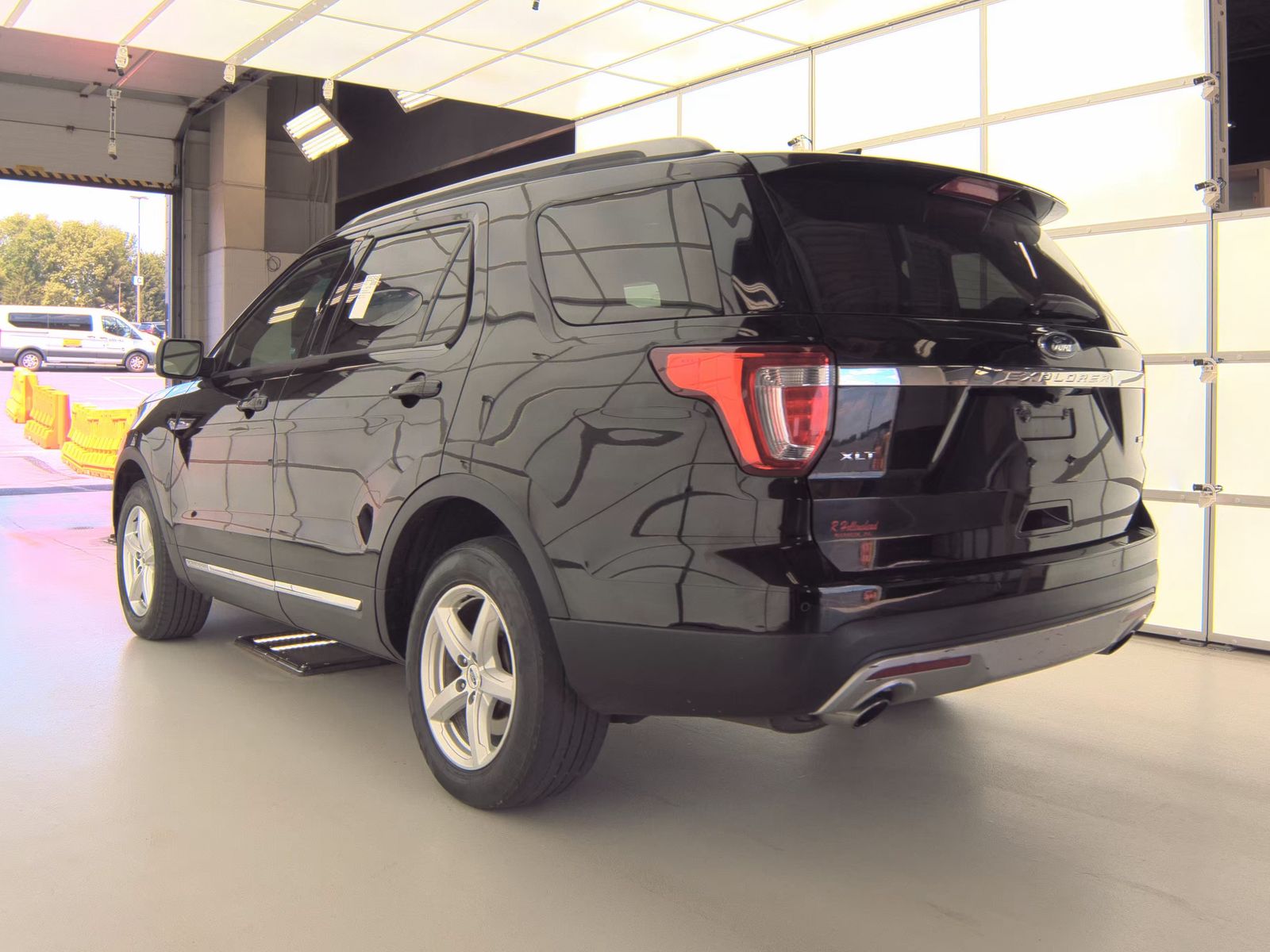 FORD EXPLORER - 9