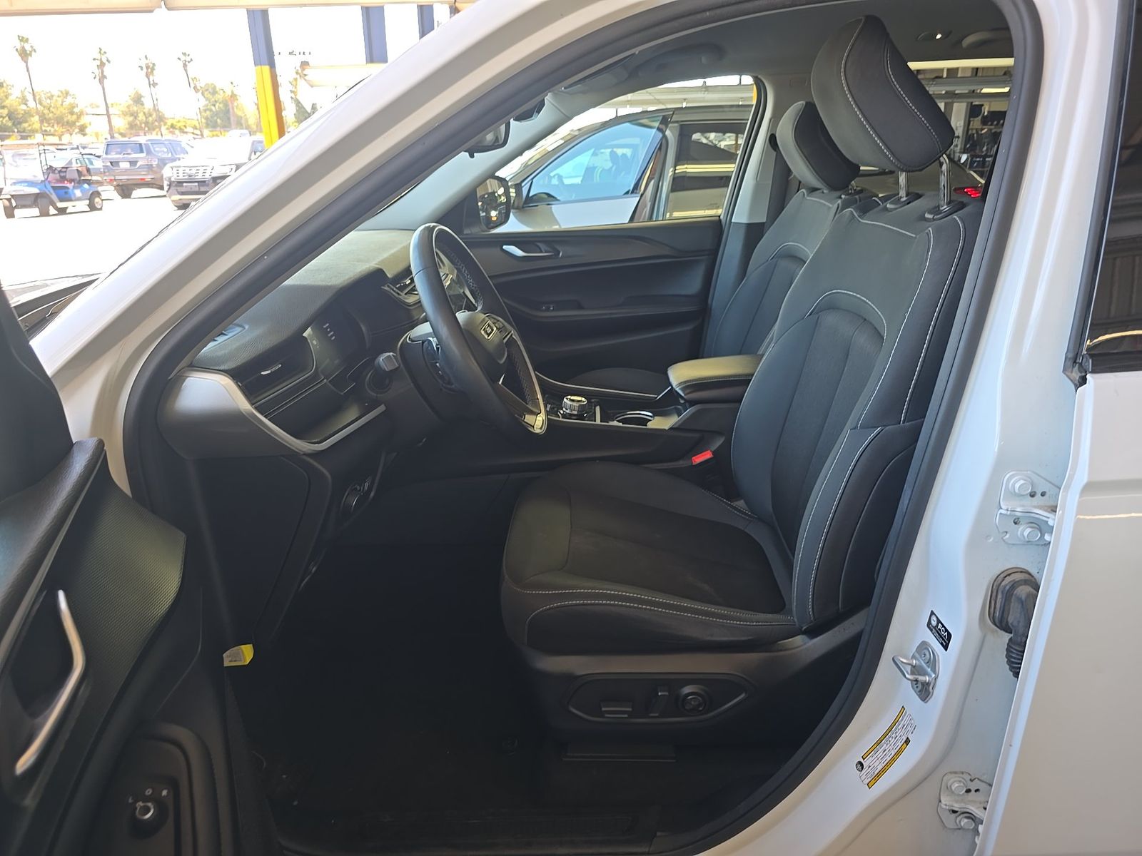 2024 Jeep Grand Cherokee Laredo AWD