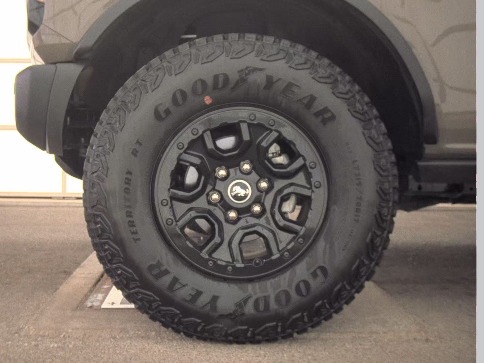 FORD BRONCO - 10
