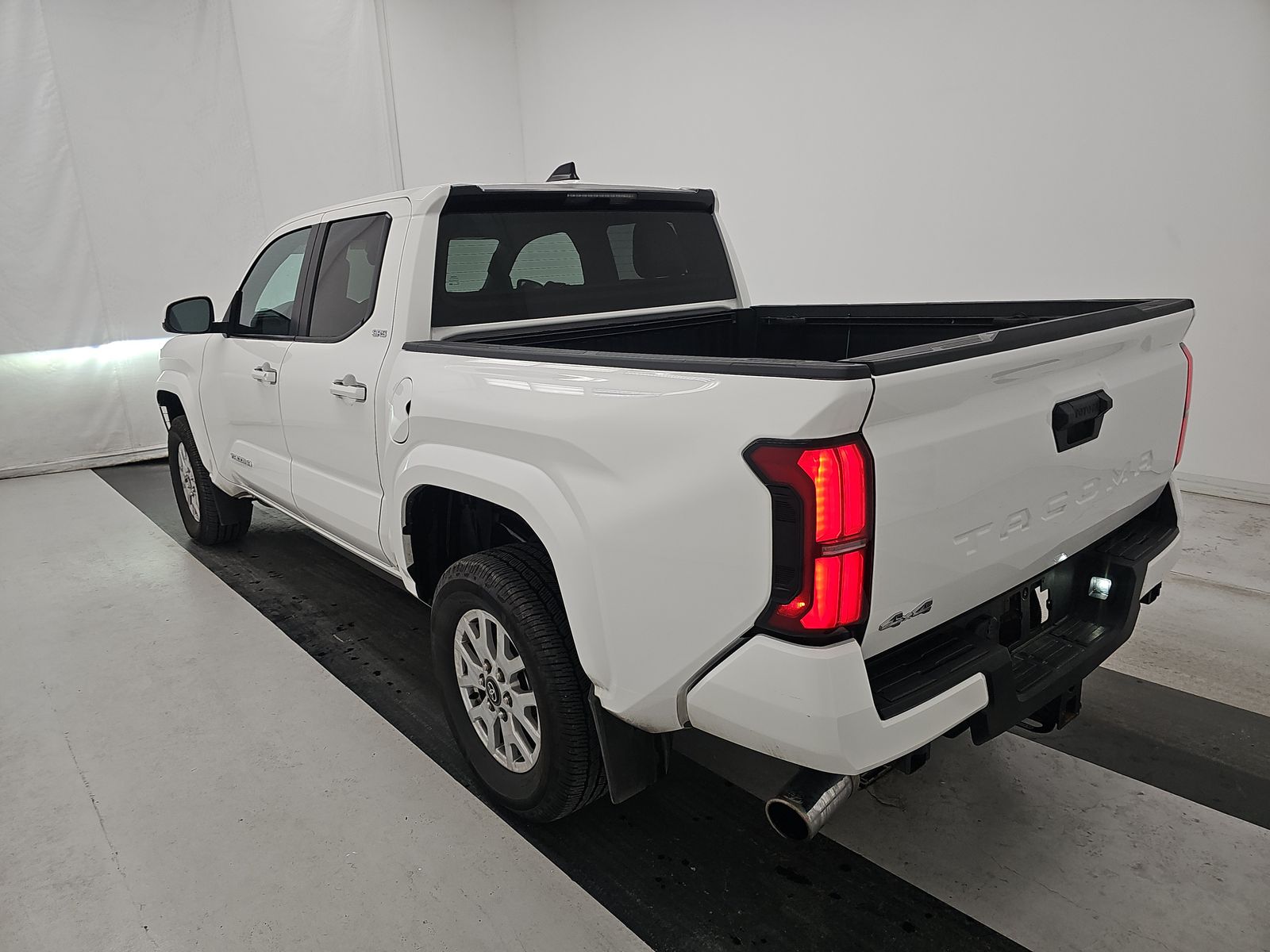 2024 Toyota Tacoma SR5 AWD