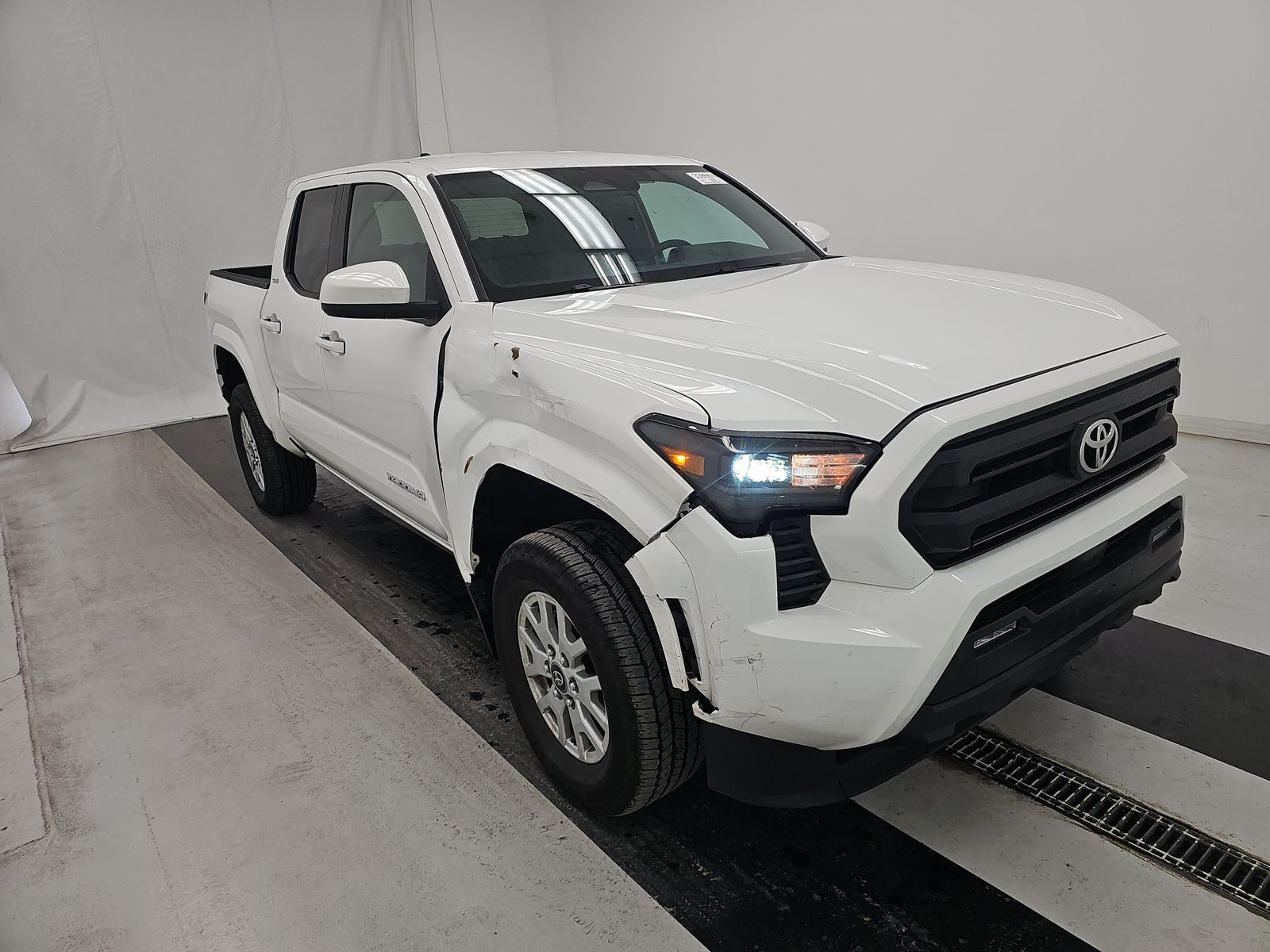 2024 Toyota Tacoma SR5 AWD
