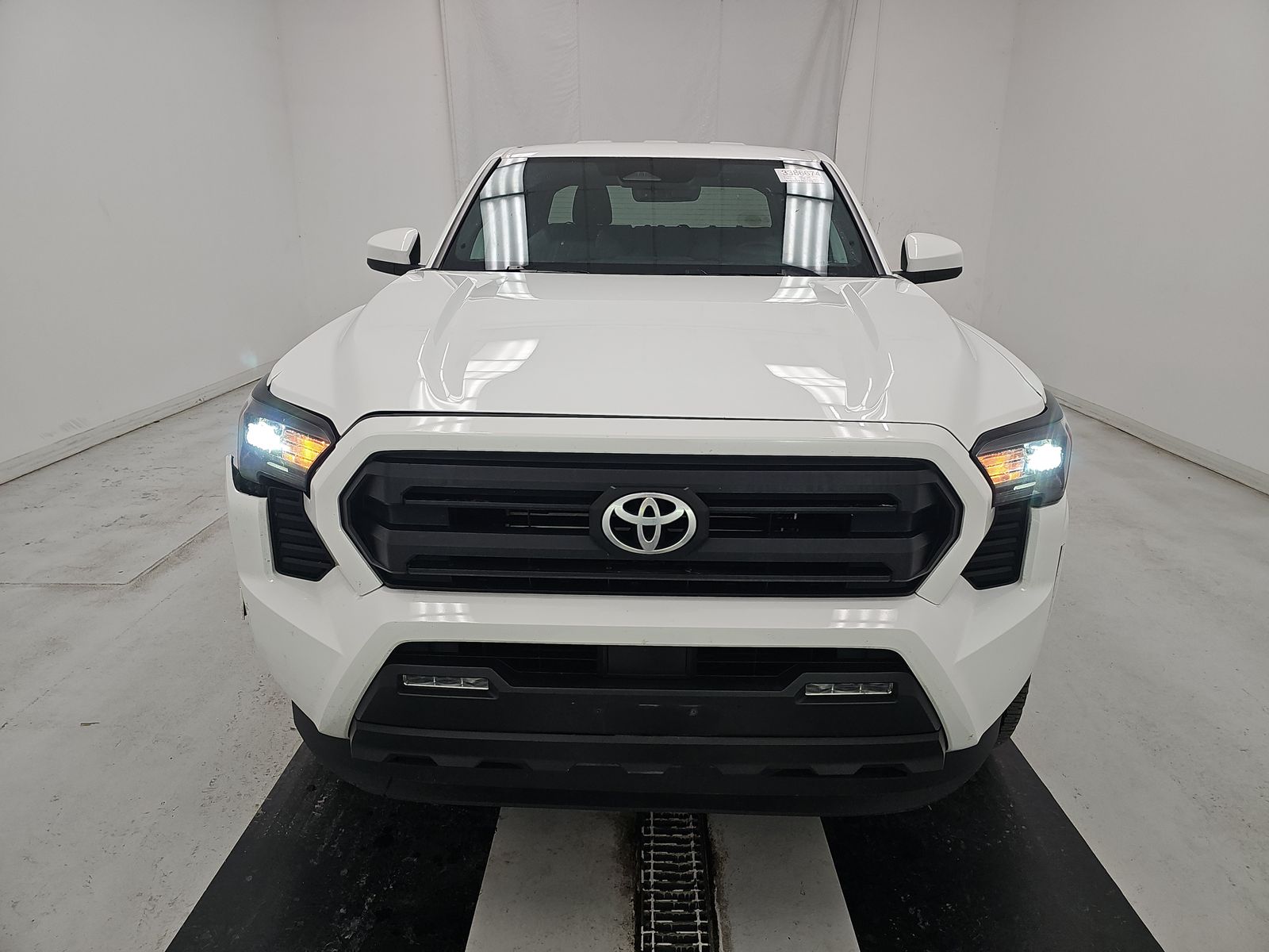 2024 Toyota Tacoma SR5 AWD