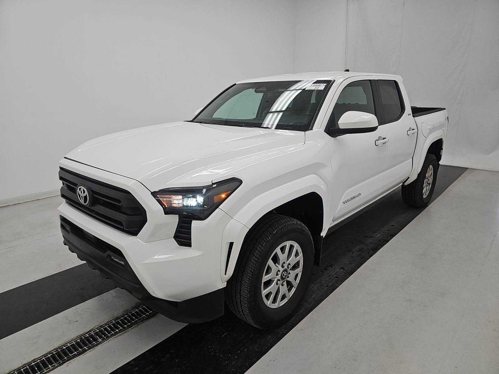 2024 Toyota Tacoma SR5 AWD